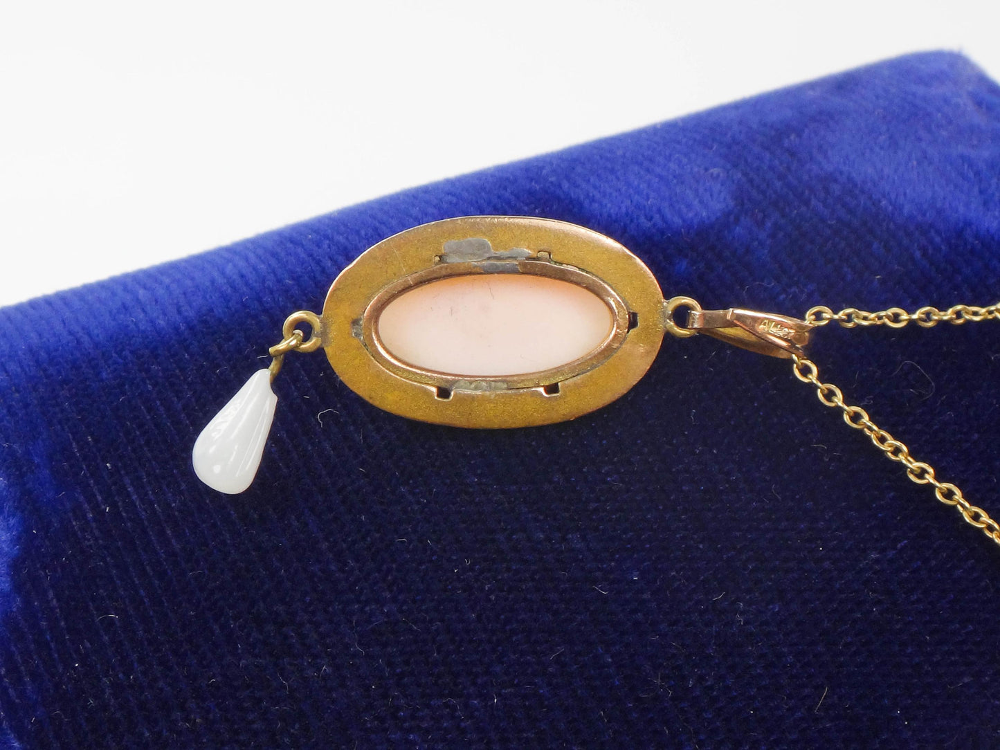 Vintage Gold Tone Cameo Lavalier Pendant Necklace 17"