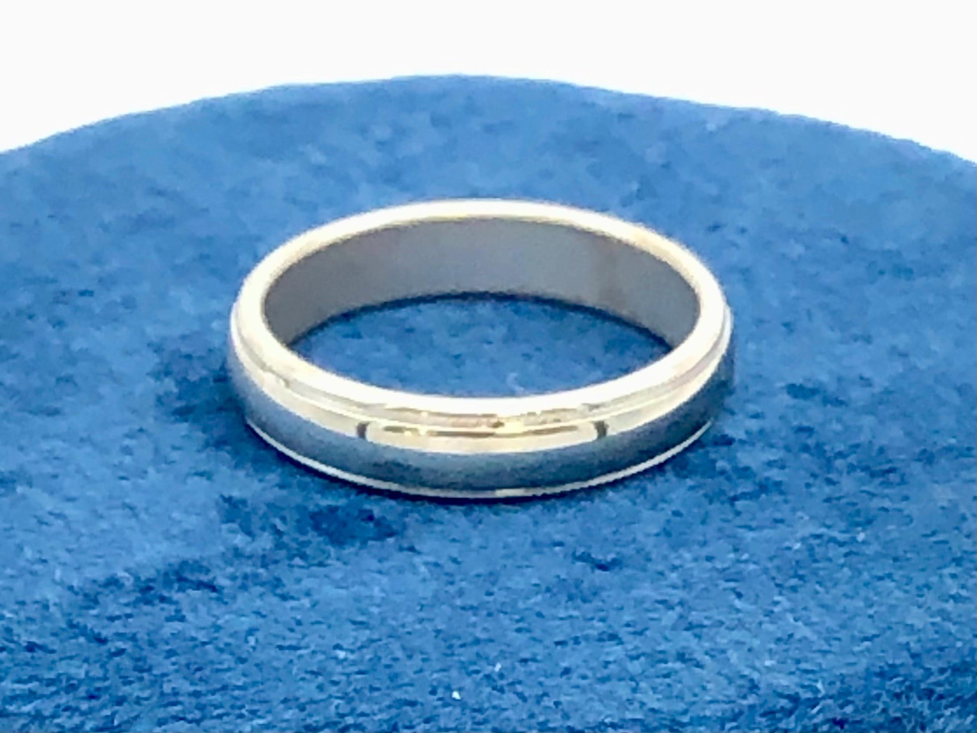 Vintage 14k White Gold ArtCarved Wood Beaded Ribbed Edge Wedding Band, Solid Gold 3.75 MM Stacking Ring, Size 5