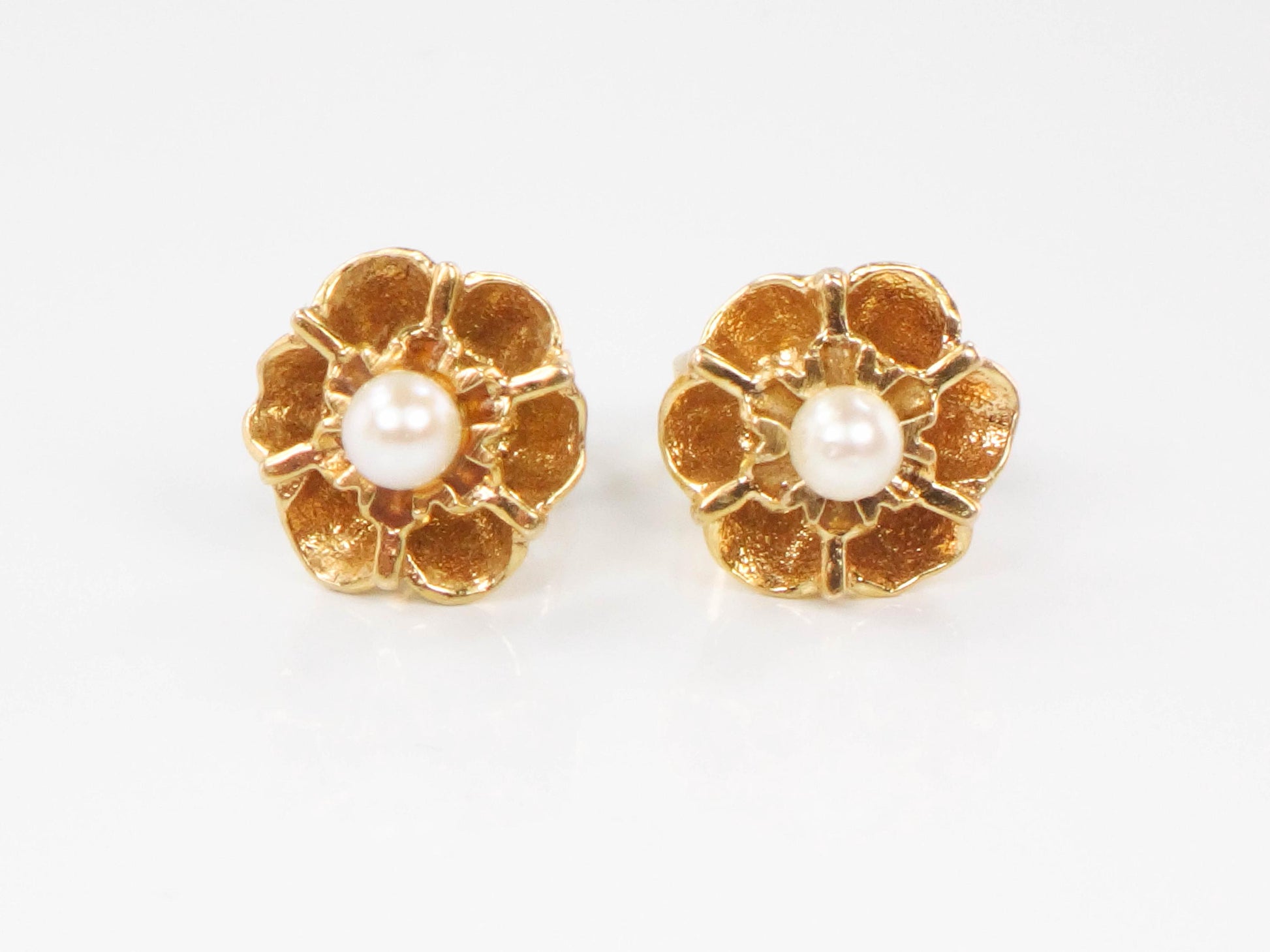 Vintage Yellow Gold Pearl Stud Earrings, 14k Gold Pearl Flower Earrings, Bridal Earrings