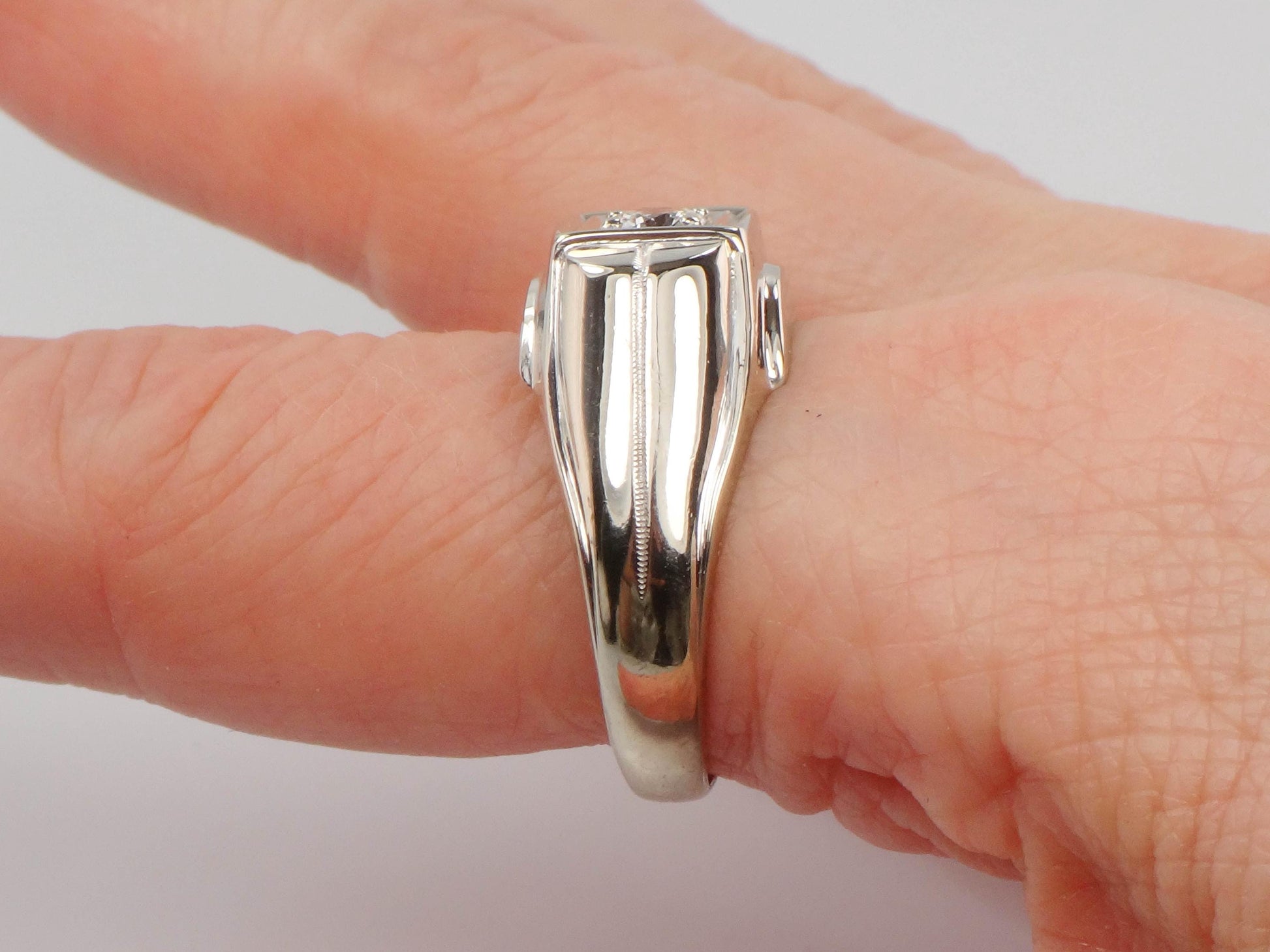 14k White Gold Men's Diamond Ring - Art Carved Wood Natural Gem Solitaire Engagement Jewelry - Circa 1960's- Size 9.75
