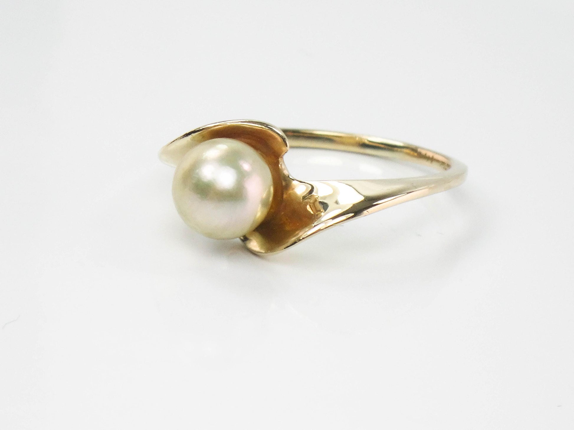 Vintage 14k Light Gray Pearl Ring - Yellow Gold 6 MM Cultured Pearl Ring - June Birthstone - Size 5