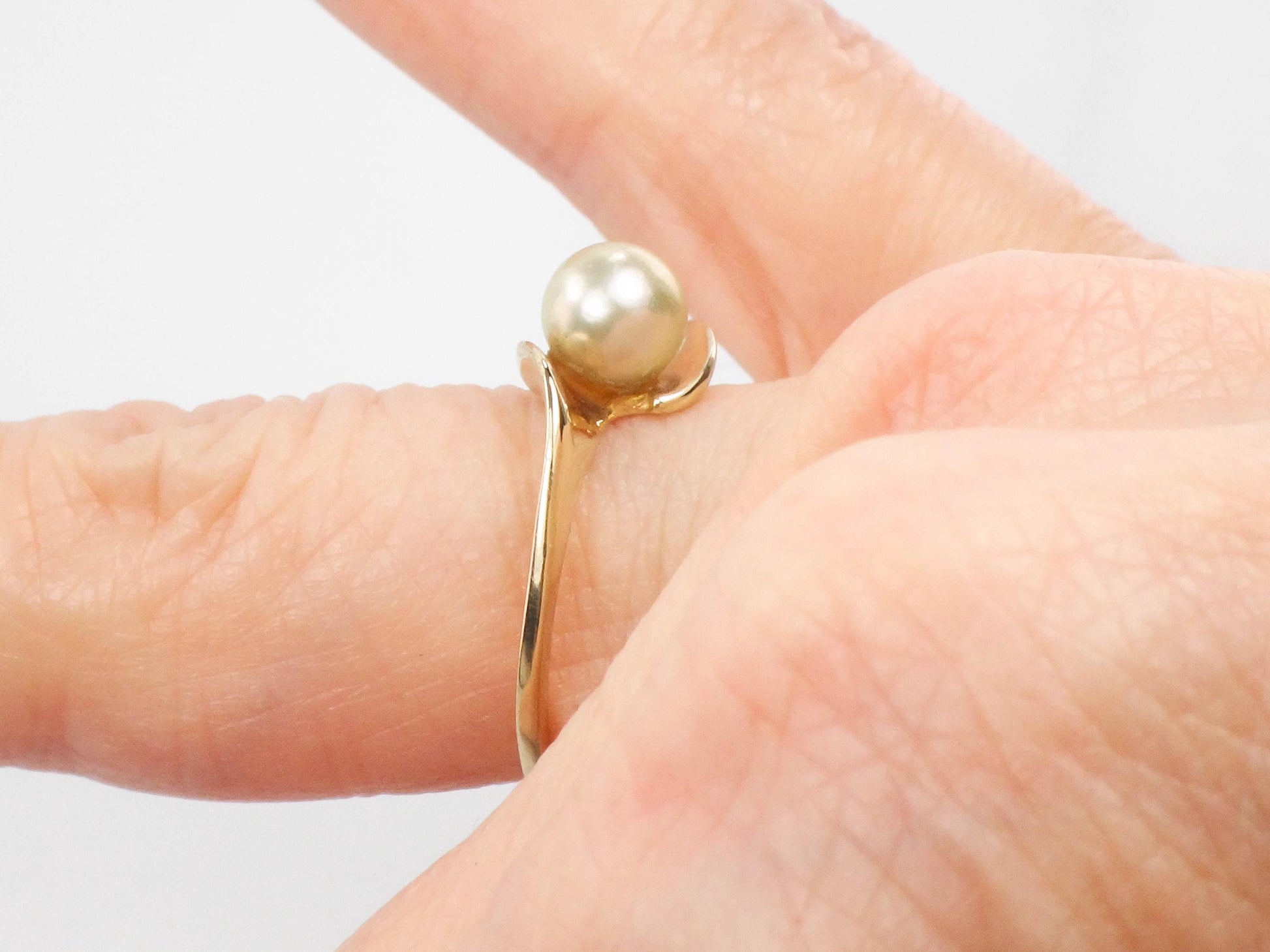 Vintage 14k Light Gray Pearl Ring - Yellow Gold 6 MM Cultured Pearl Ring - June Birthstone - Size 5
