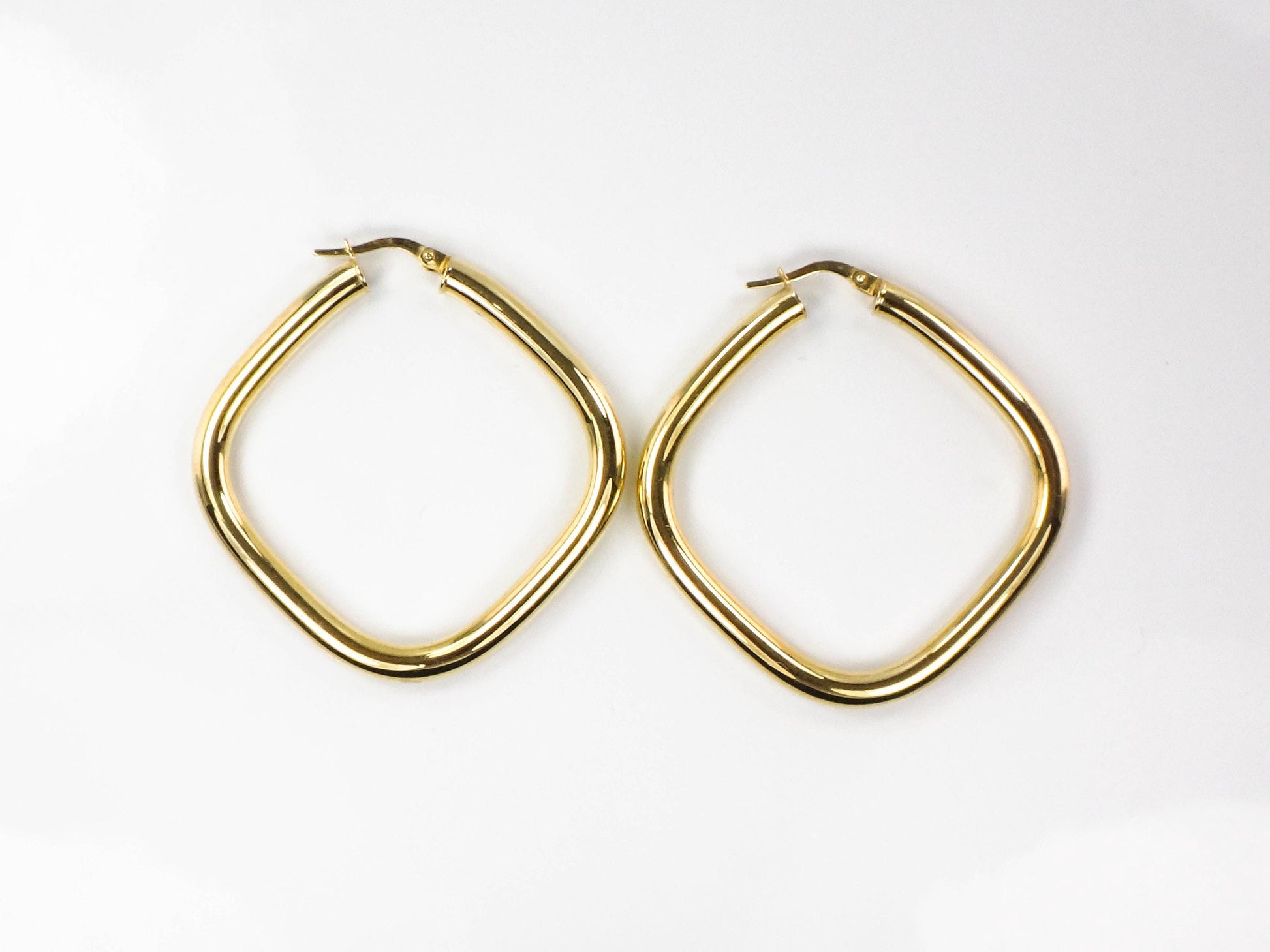Vintage 18k Gold Hoop Earrings: Italian Rounded Square Design, 1.25" 3.8 MM