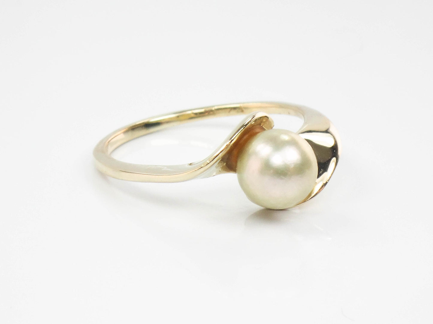 Vintage 14k Light Gray Pearl Ring - Yellow Gold 6 MM Cultured Pearl Ring - June Birthstone - Size 5