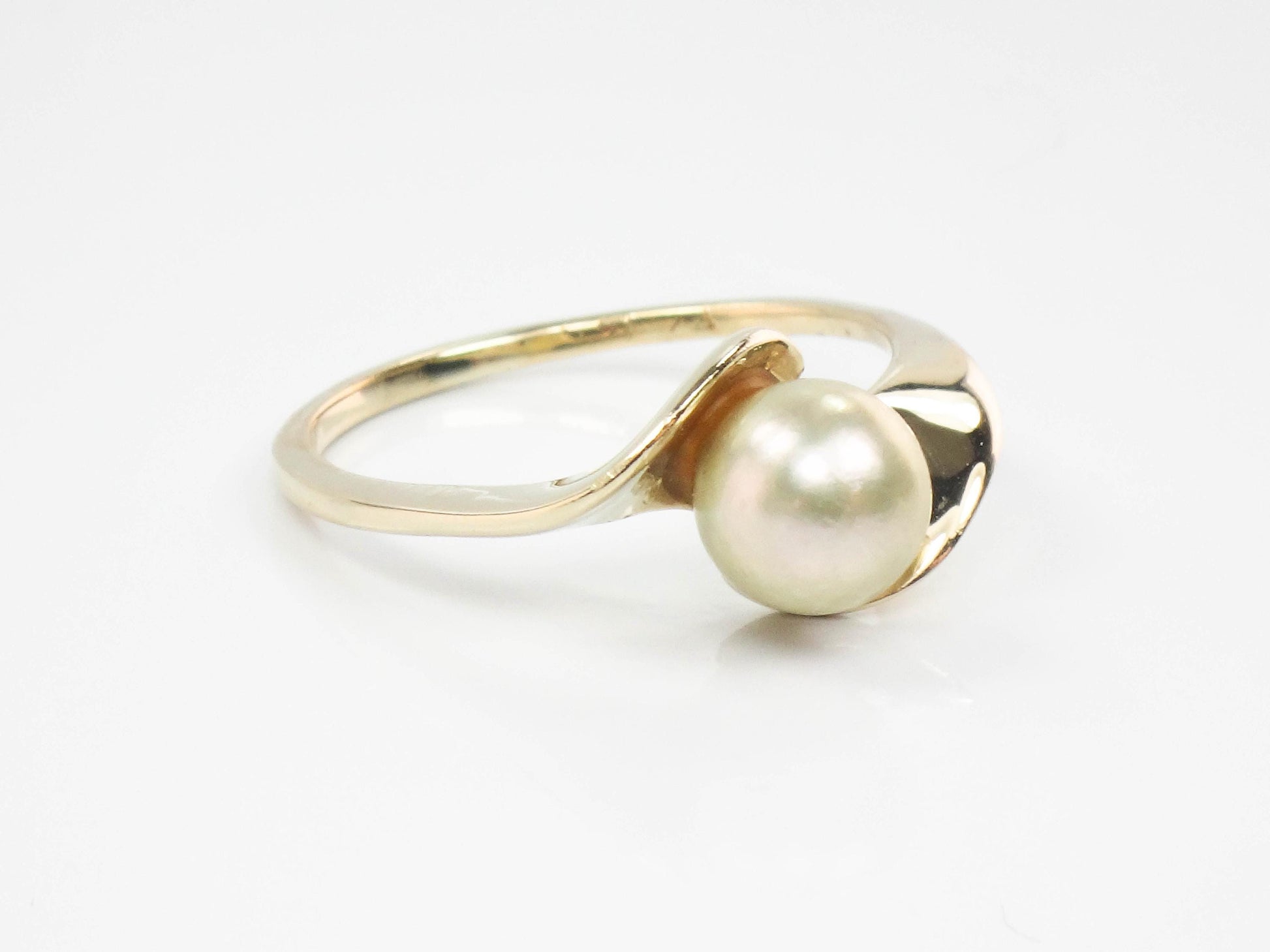 Vintage 14k Light Gray Pearl Ring - Yellow Gold 6 MM Cultured Pearl Ring - June Birthstone - Size 5