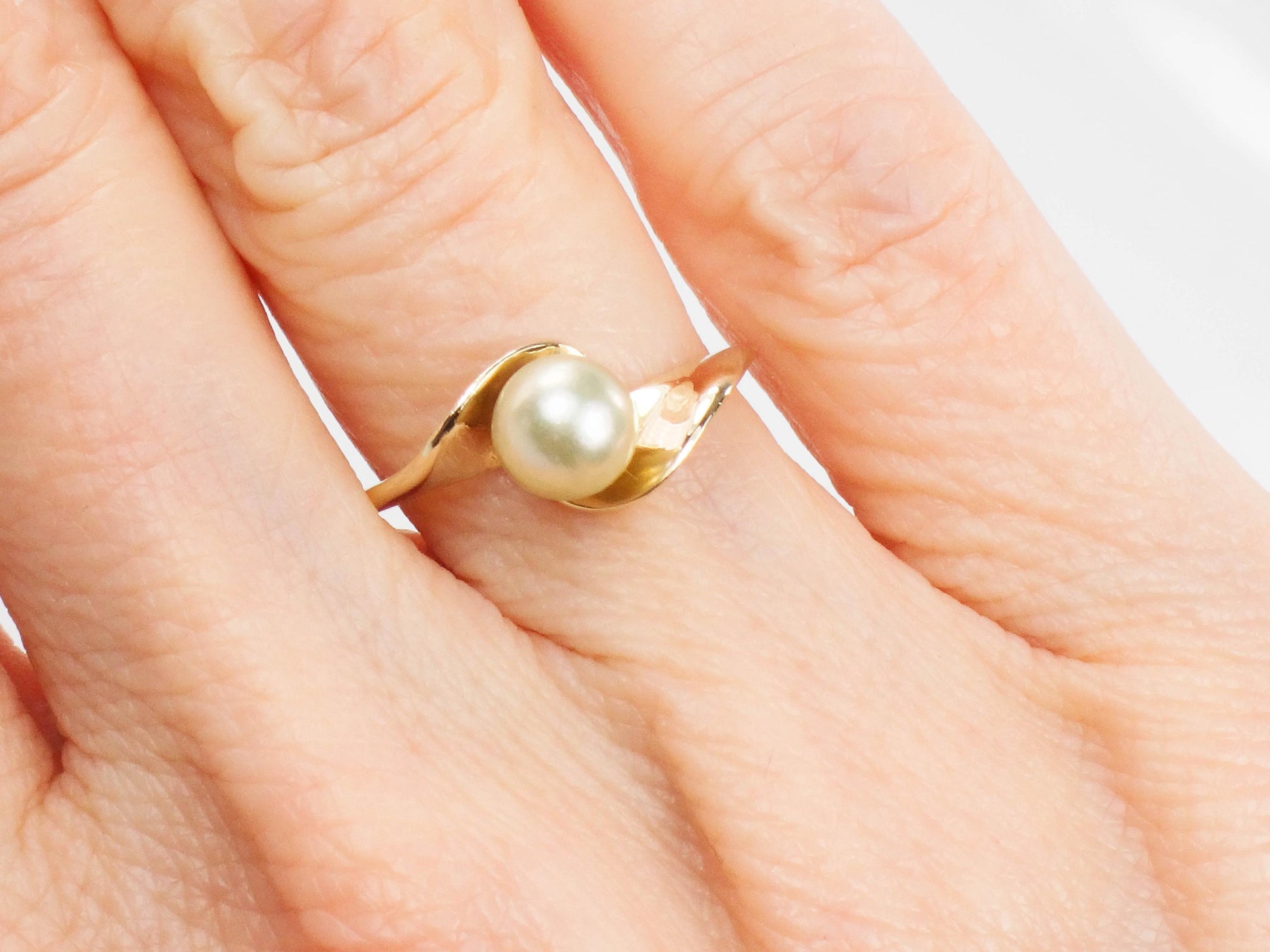 Vintage 14k Light Gray Pearl Ring - Yellow Gold 6 MM Cultured Pearl Ring - June Birthstone - Size 5