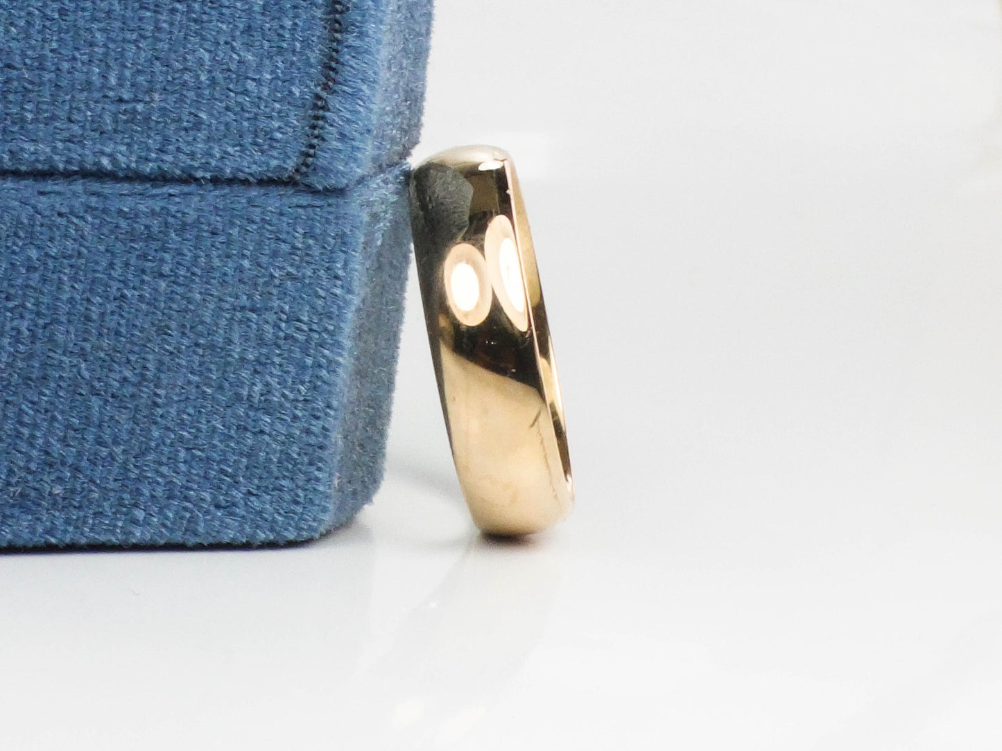 Vintage 18k Yellow Gold Wedding Band - 5.6mm Polished Ring, Size 8.75