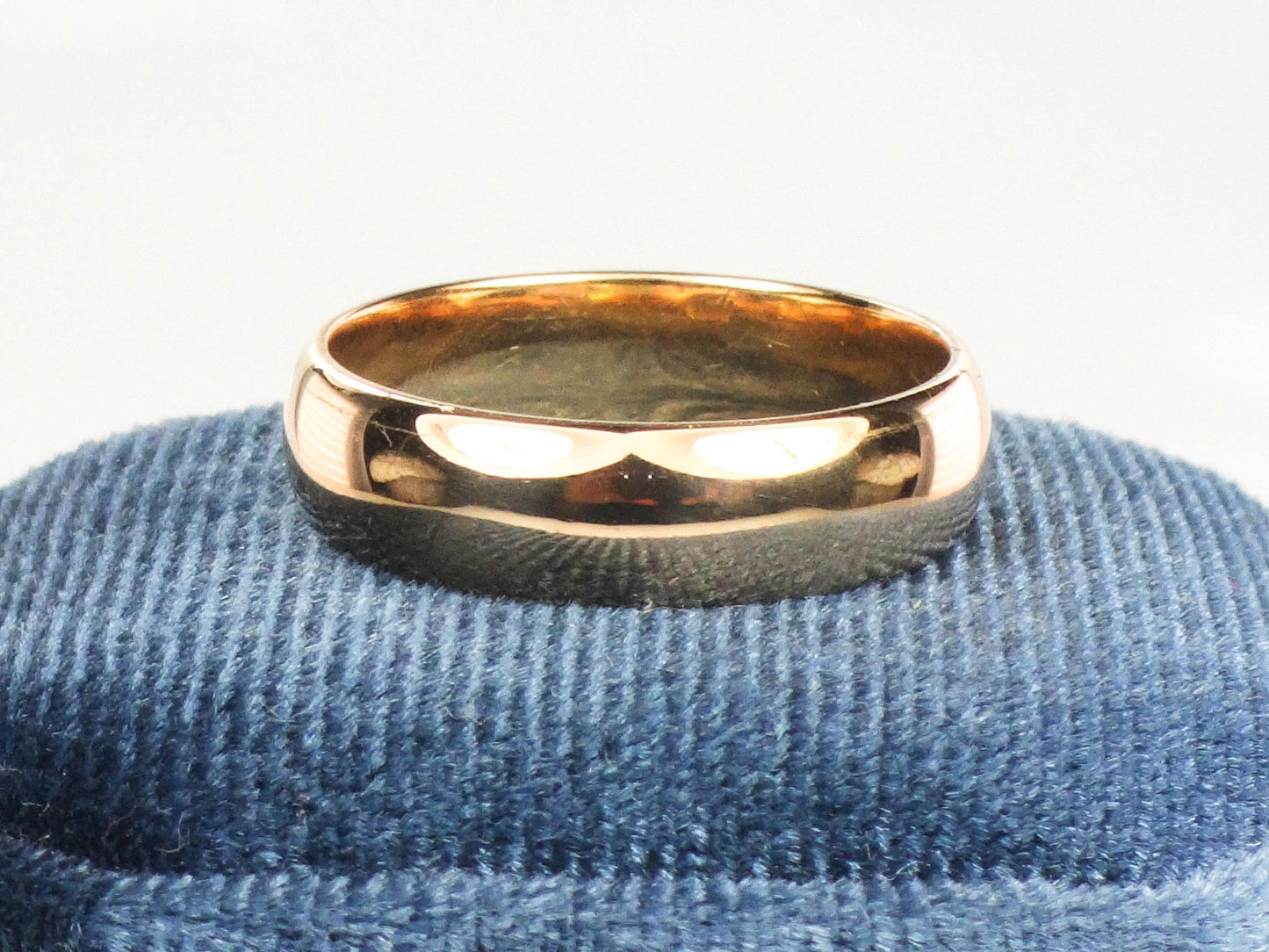 Vintage Solid 14k Yellow Gold Wedding Band, 5.6 mm Men&#39;s Plain Polished Wedding Ring Size 8.75