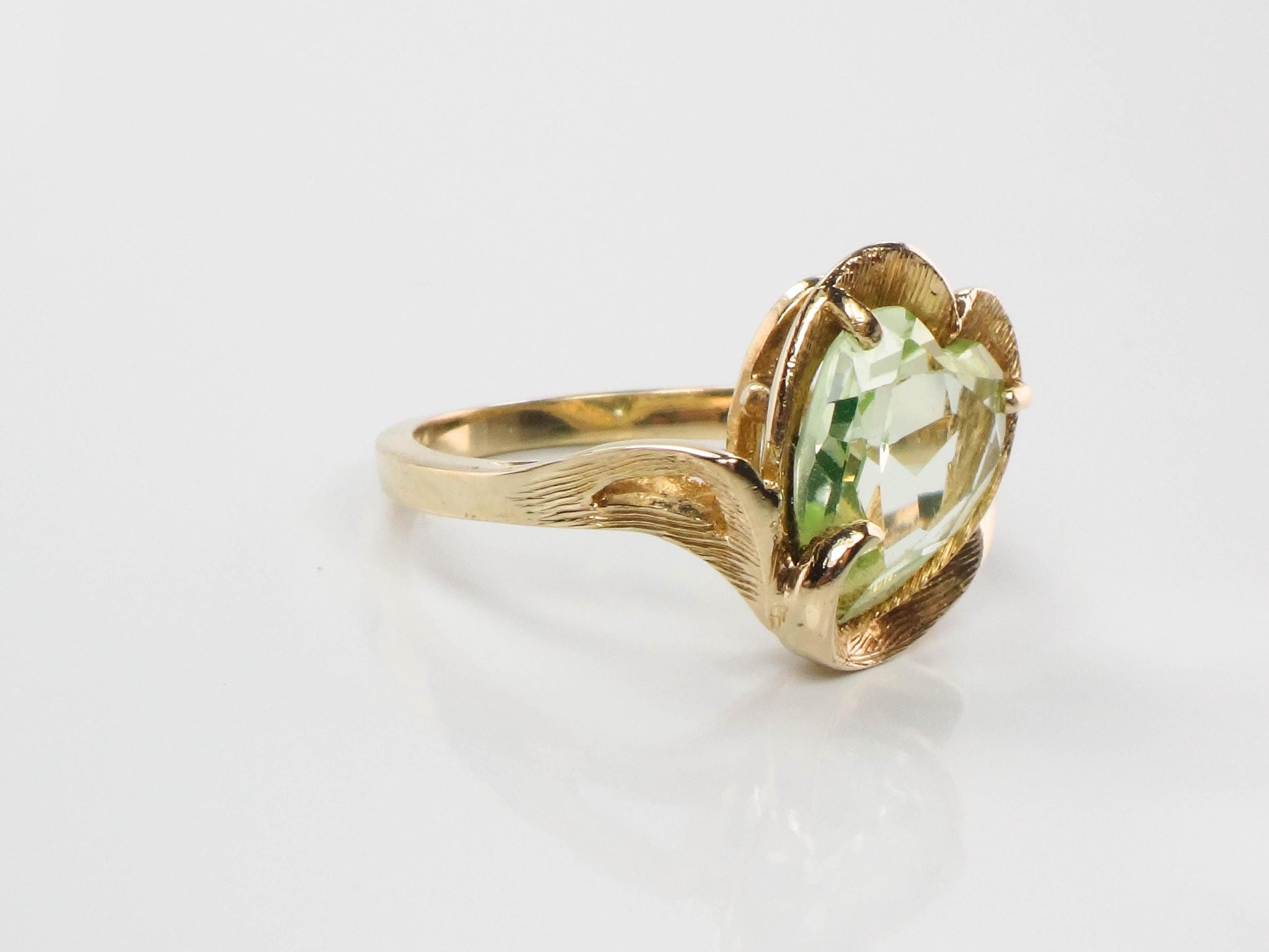 Vintage 14k Yellow Gold Green Spinel Heart Ring, August Birthstone Ring, Size 5.75