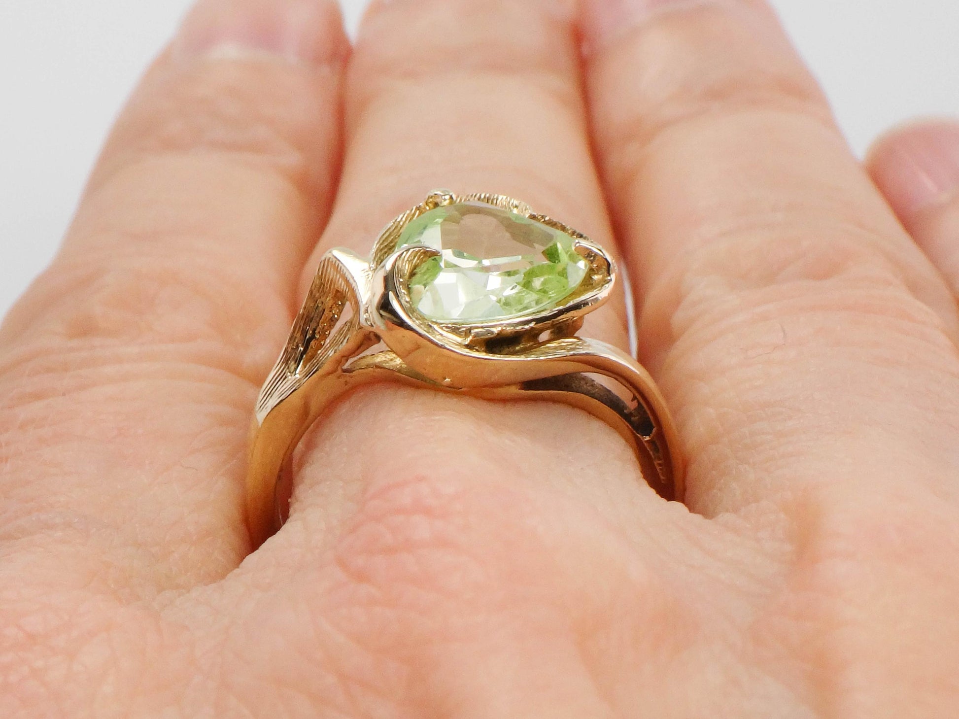 Vintage 14k Yellow Gold Green Spinel Heart Ring, August Birthstone Ring, Size 5.75