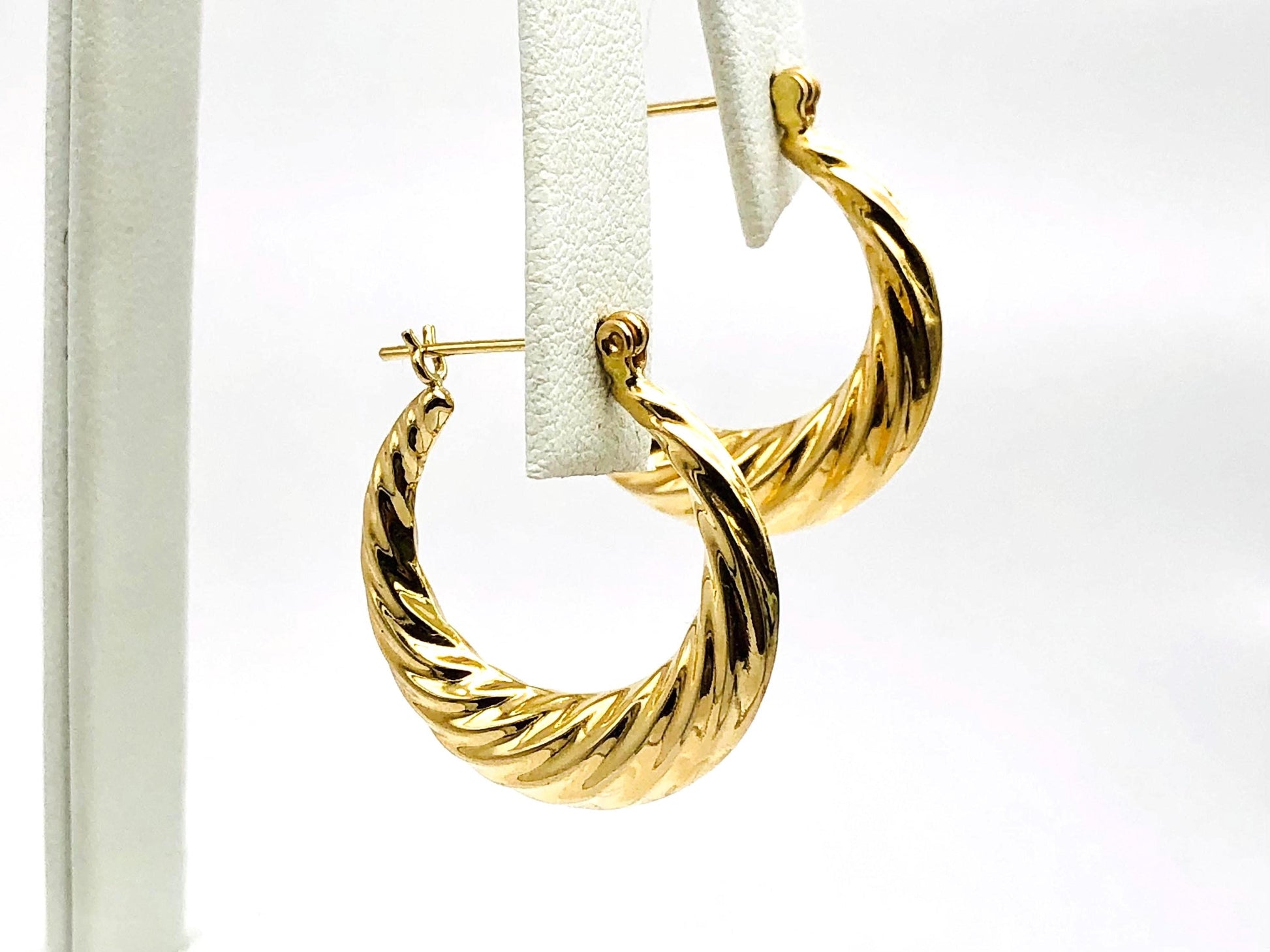 14k Hoop Earrings - Vintage Yellow Gold Twist Style for Everyday - 15/16"