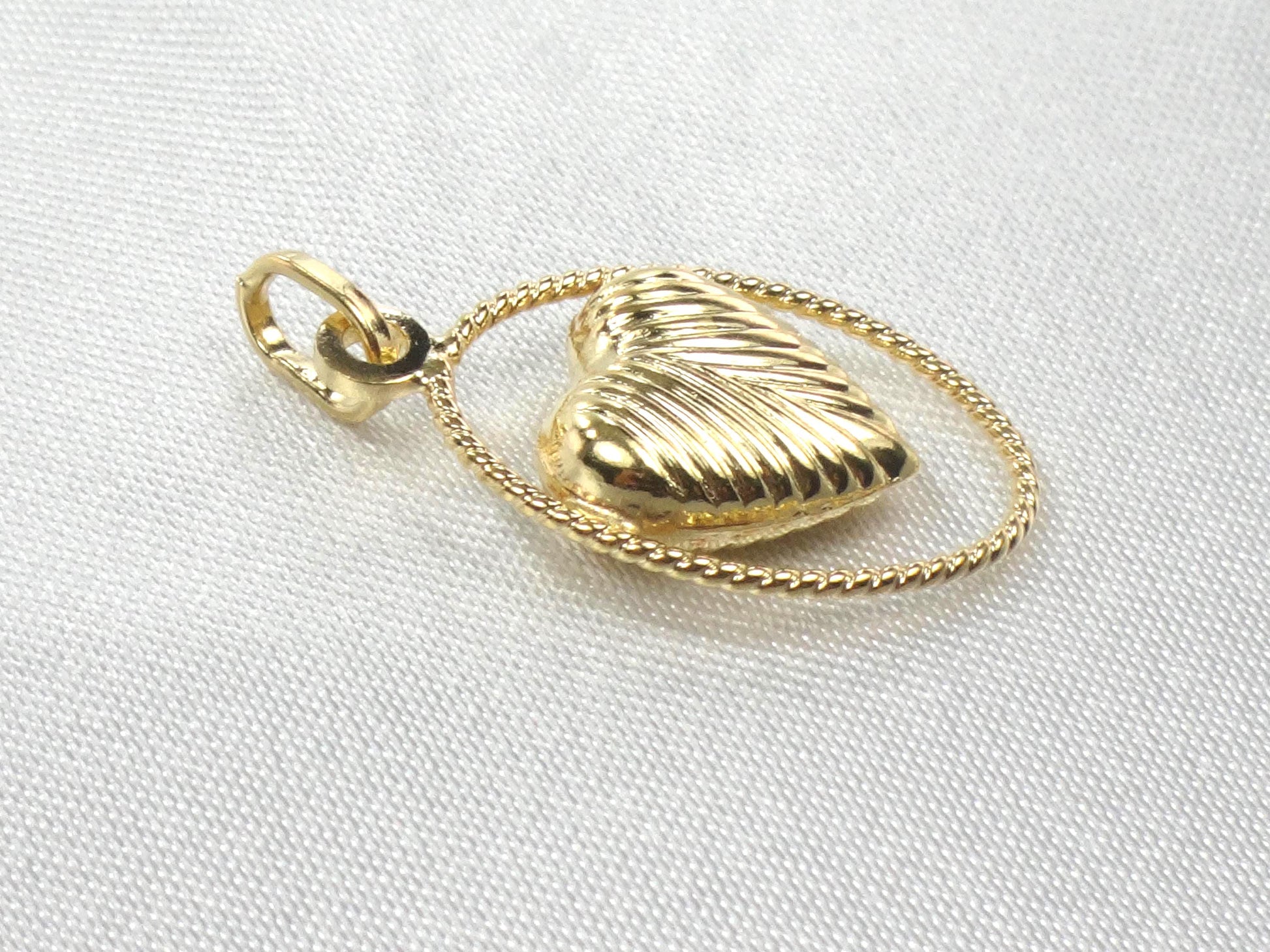 18k Yellow Gold Puffy Heart Charm - Vintage Ribbed Pendant in Oval Surround