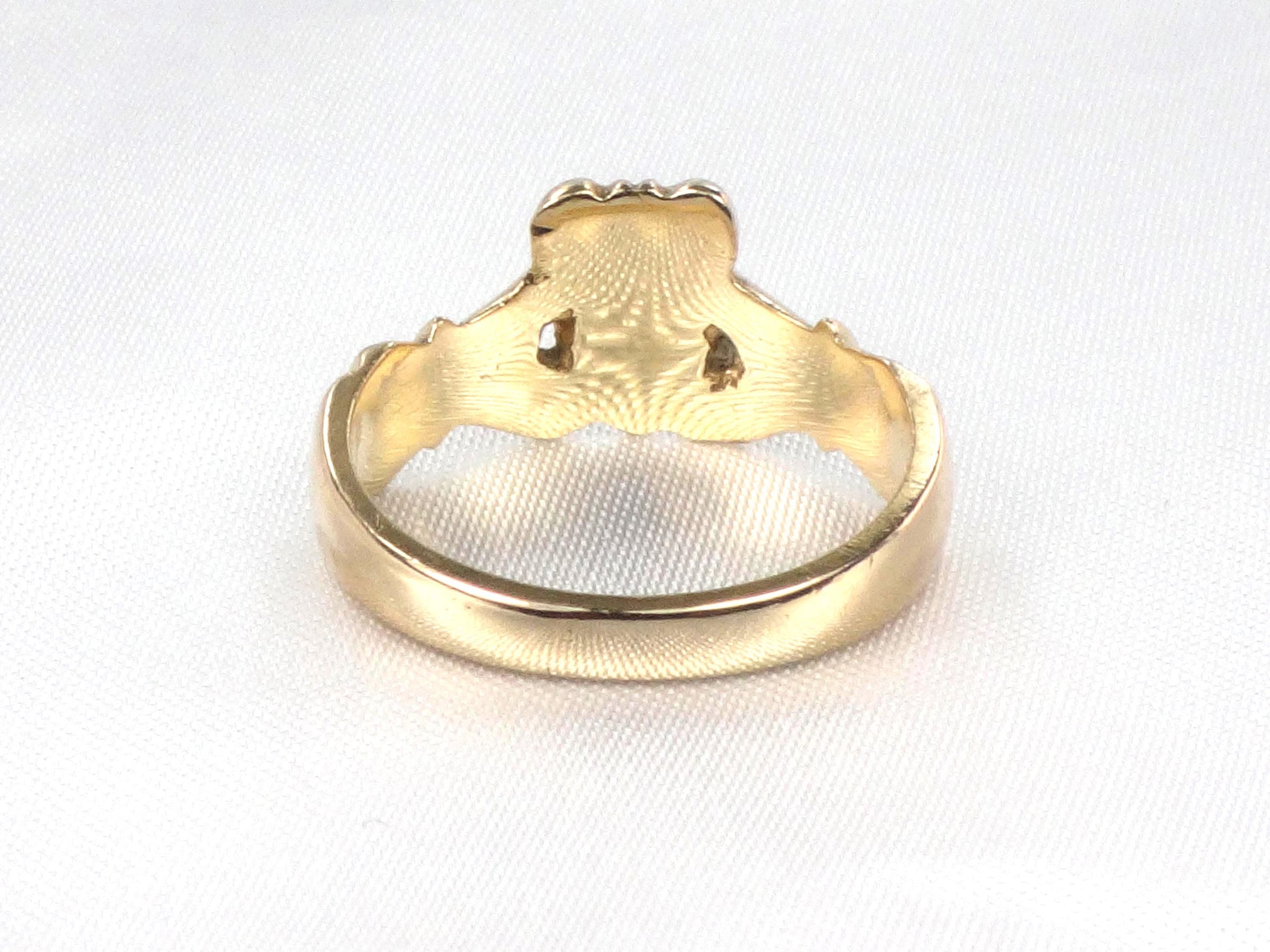 Vintage Solid 14k Yellow Gold Claddagh Ring - Irish Wedding Band - Size 7