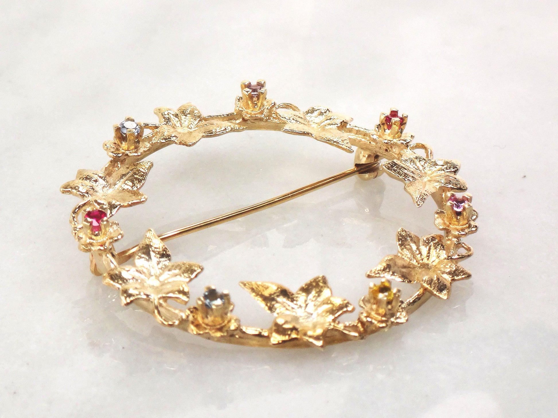 Vintage 10k Gold Ivy Wreath Pin - Jeweled Yellow Gold Circle Pin - Circa 1970's with Victorian Style