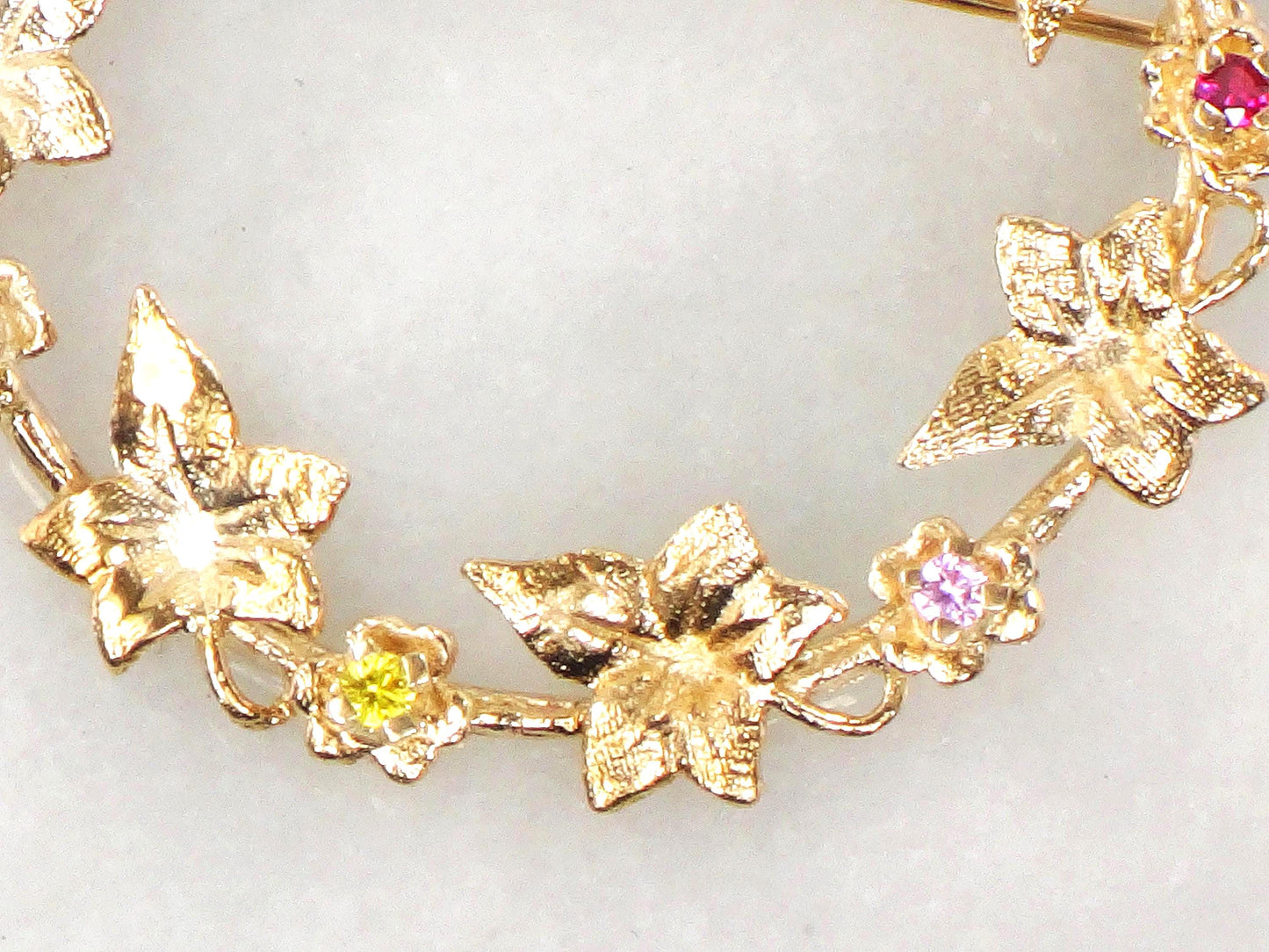 Vintage 10k Gold Ivy Wreath Pin - Jeweled Yellow Gold Circle Pin - Circa 1970's with Victorian Style
