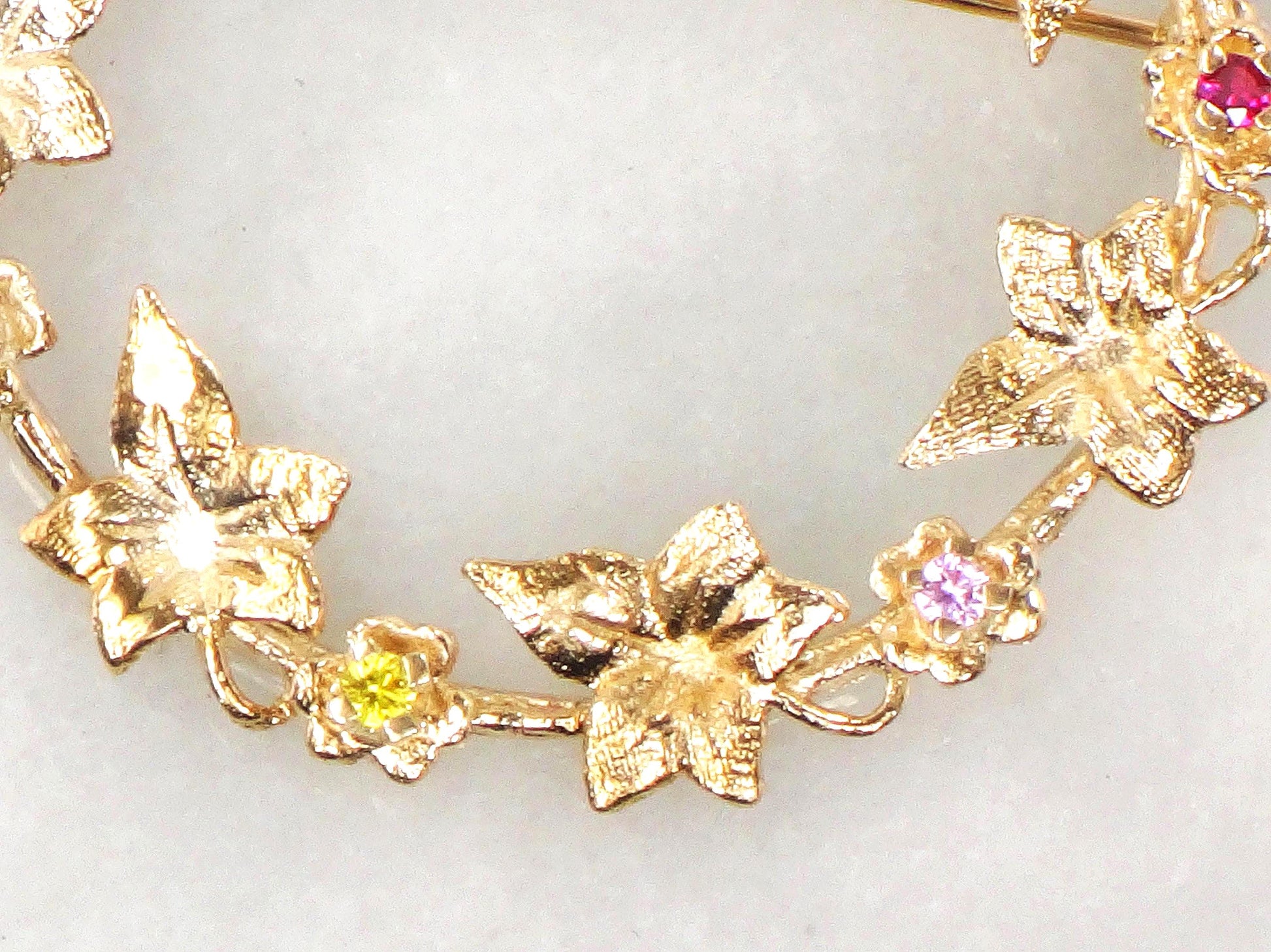 Vintage 10k Gold Ivy Wreath Pin - Jeweled Yellow Gold Circle Pin - Circa 1970's with Victorian Style