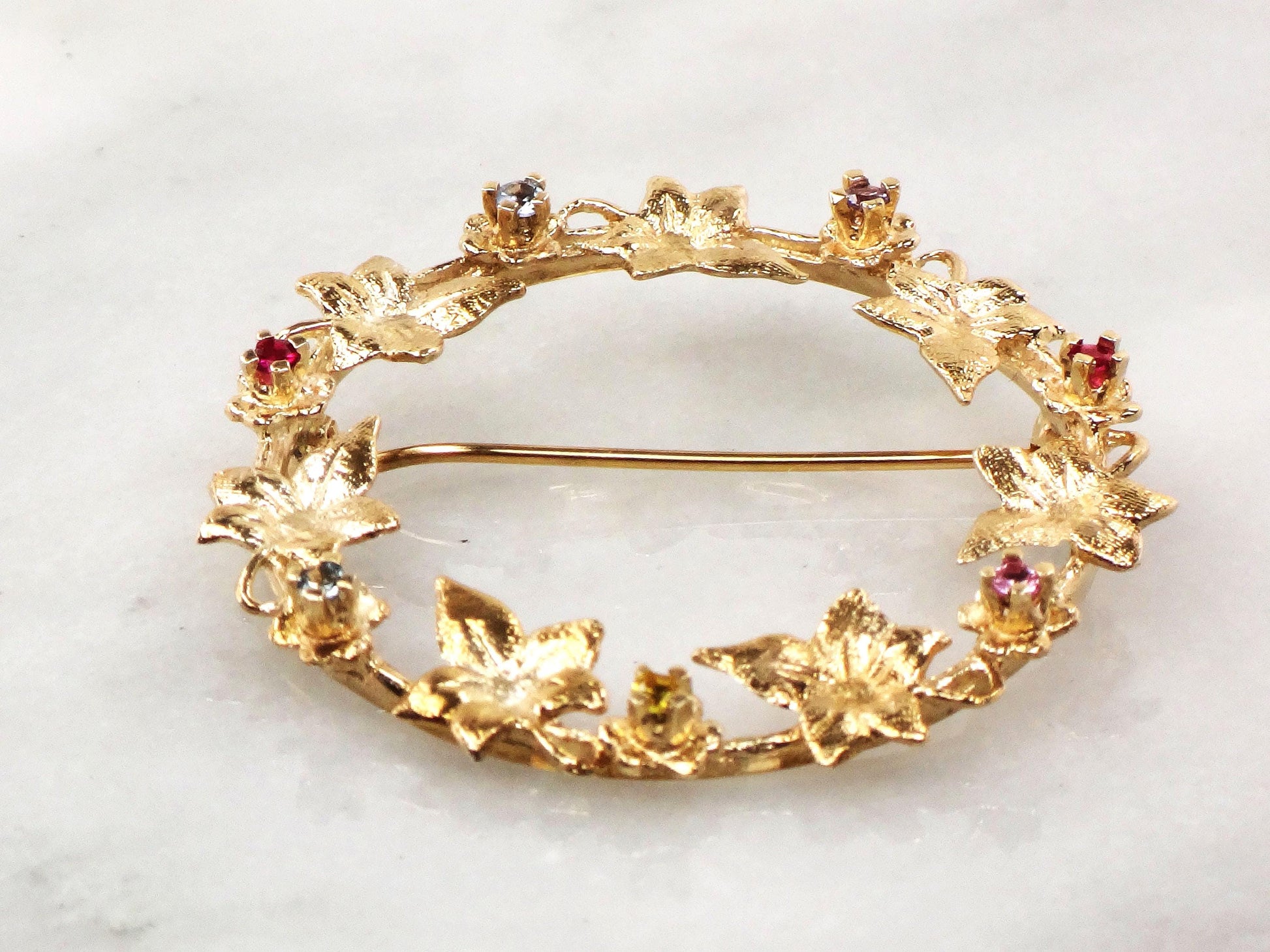 Vintage 10k Gold Ivy Wreath Pin - Jeweled Yellow Gold Circle Pin - Circa 1970's with Victorian Style
