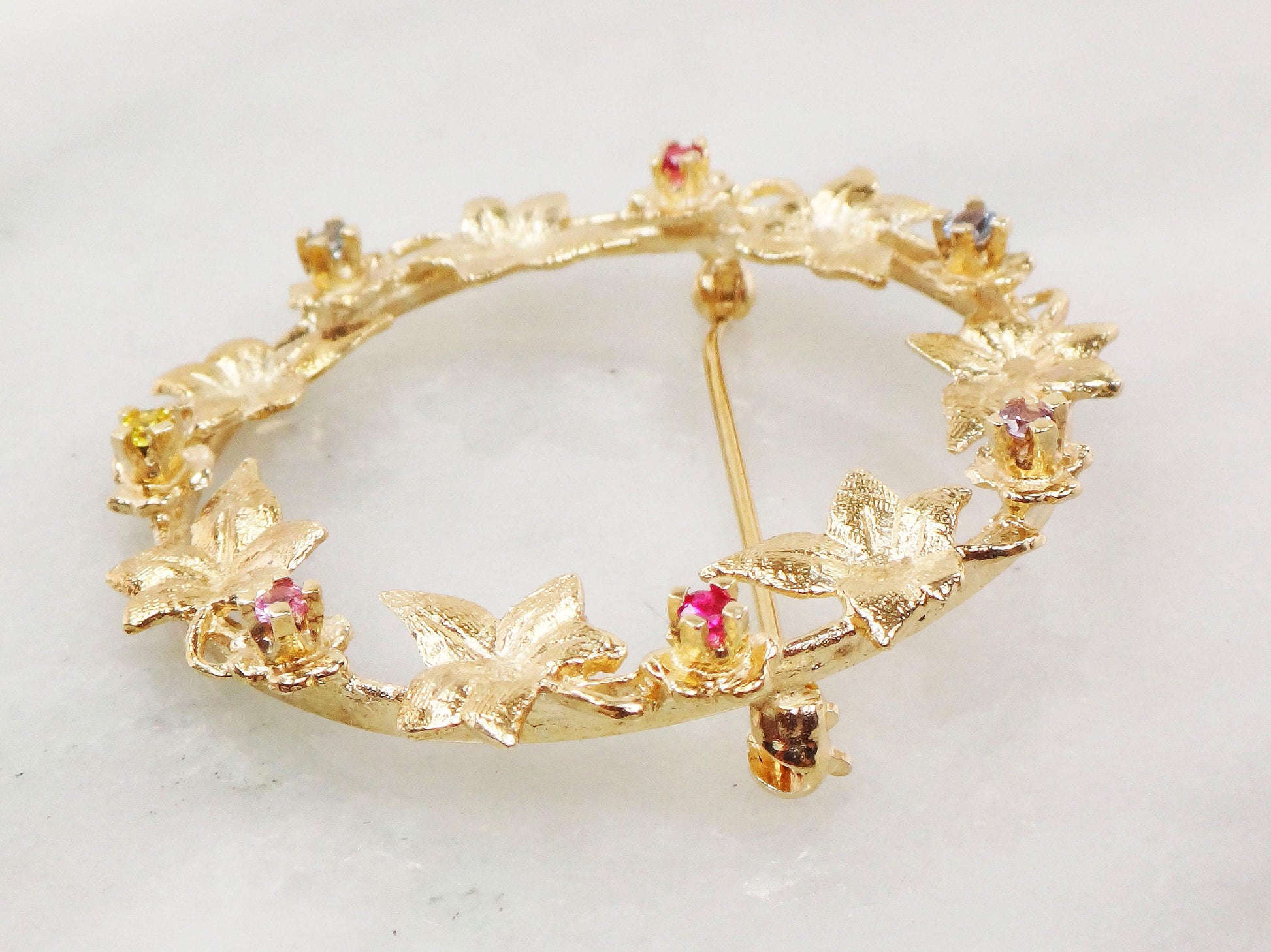 Vintage 10k Gold Ivy Wreath Pin - Jeweled Yellow Gold Circle Pin - Circa 1970's with Victorian Style