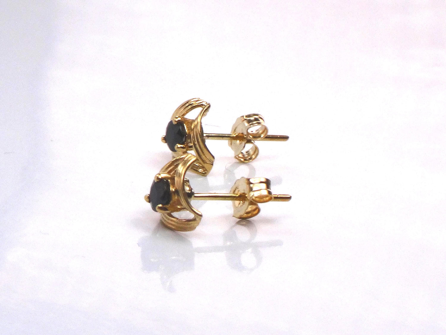 Vintage 14k Yellow Gold Sapphire Stud Earrings