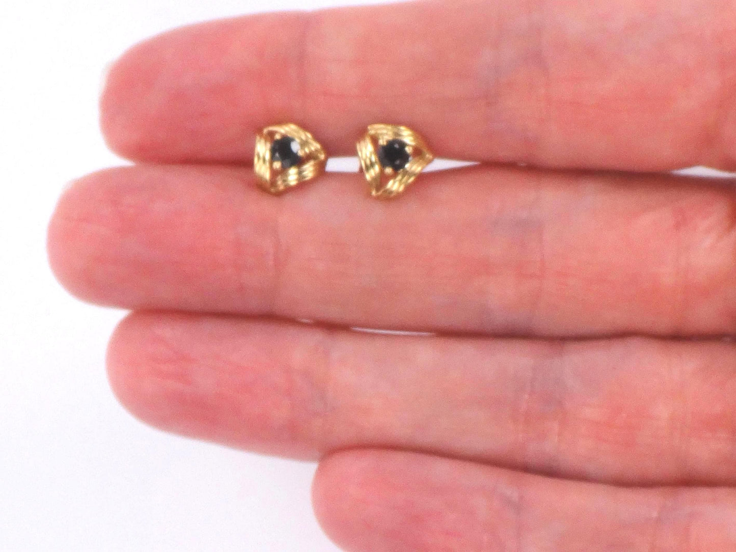 Vintage 14k Yellow Gold Sapphire Stud Earrings