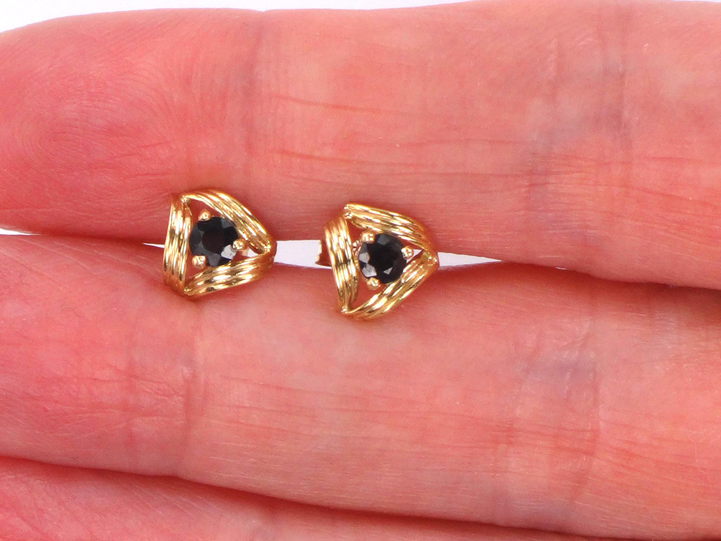 Vintage 14k Yellow Gold Sapphire Stud Earrings