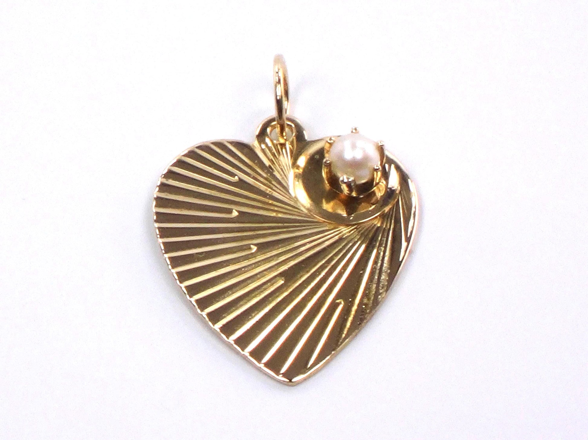Vintage 14k Gold Heart Pendant: Pearl and Sunburst Design