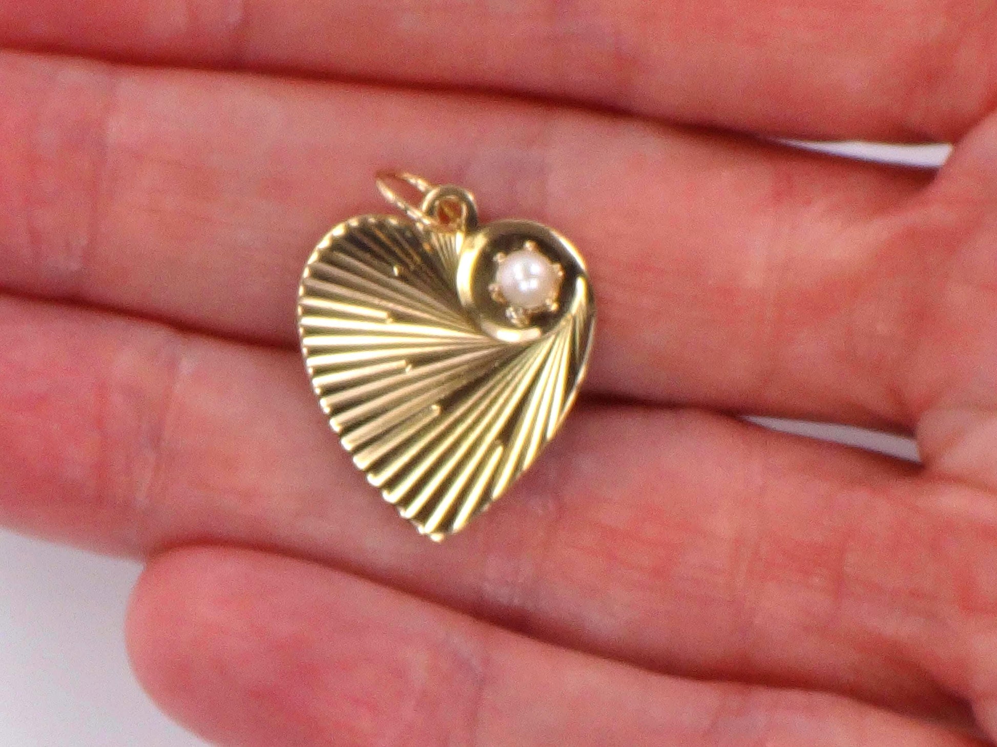 Vintage 14k Gold Heart Pendant: Pearl and Sunburst Design