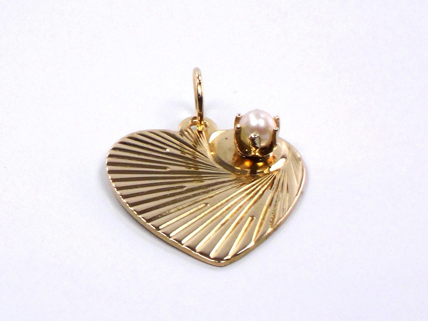 Vintage 14k Gold Heart Pendant: Pearl and Sunburst Design