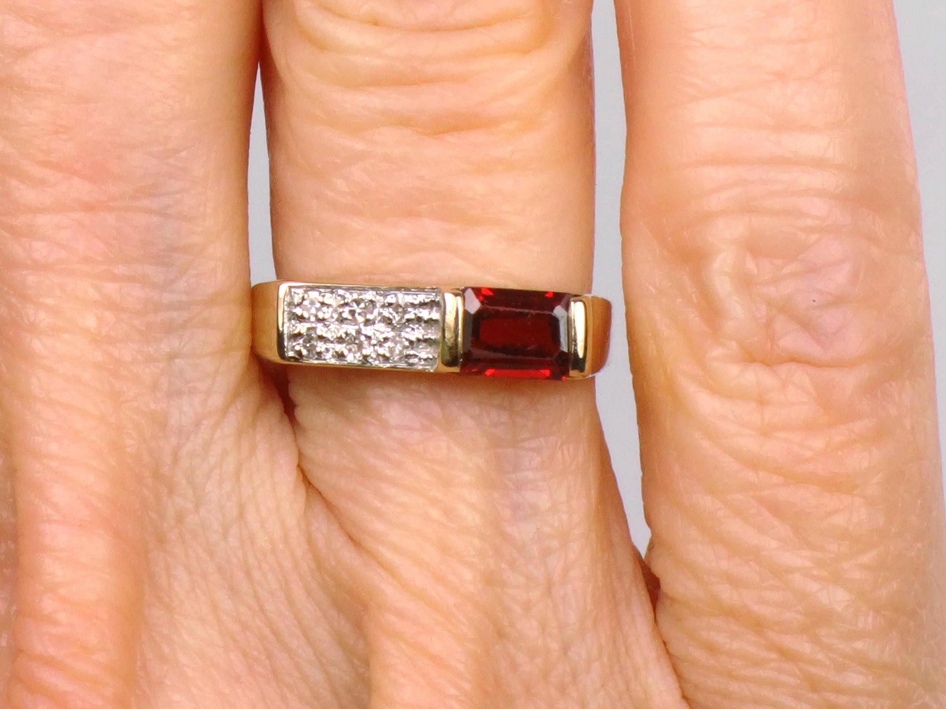 Vintage 14k Yellow Gold Garnet & Diamond Ring - 1970s Size 4.5