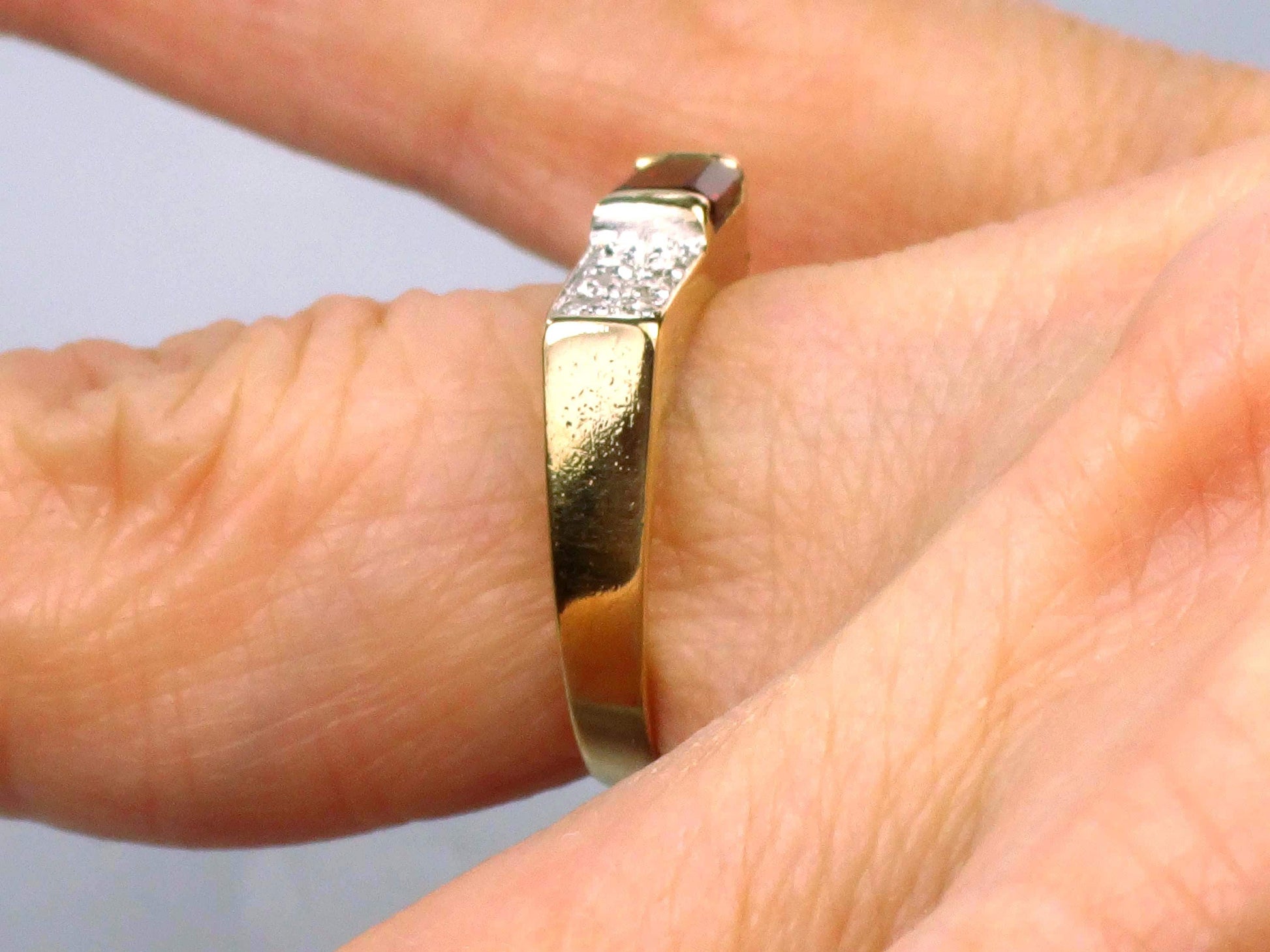 Vintage 14k Yellow Gold Garnet & Diamond Ring - 1970s Size 4.5