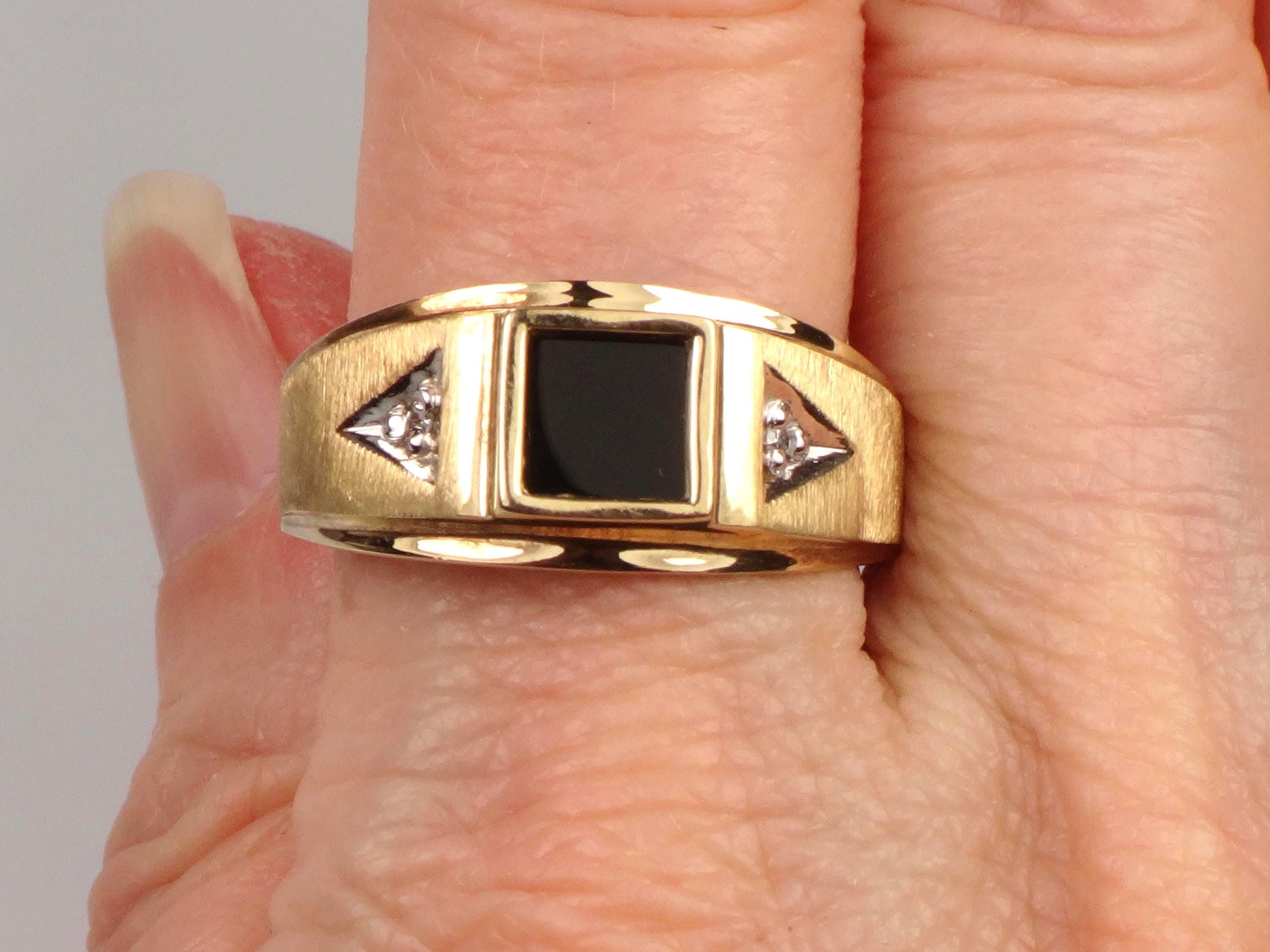 Vintage Men's 10k Yellow Gold Onyx Diamond Ring, Size 10