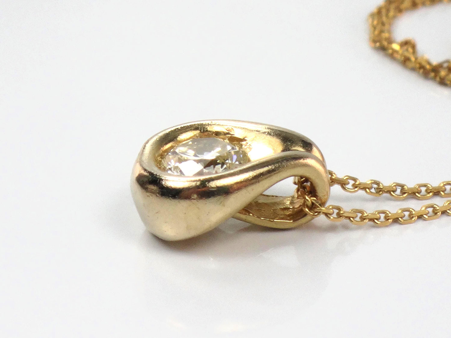 Vintage Yellow Gold Round Diamond Drop Pendant Necklace 18"
