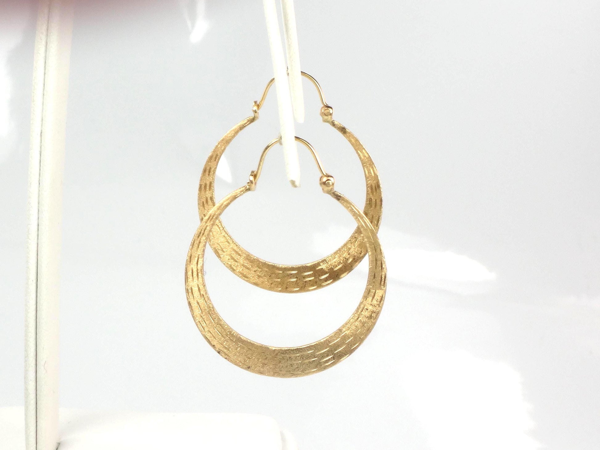 Vintage 14k Yellow Gold Round Hoop Earrings, 1 1/8" Diamond Cut Flat Solid Hoops