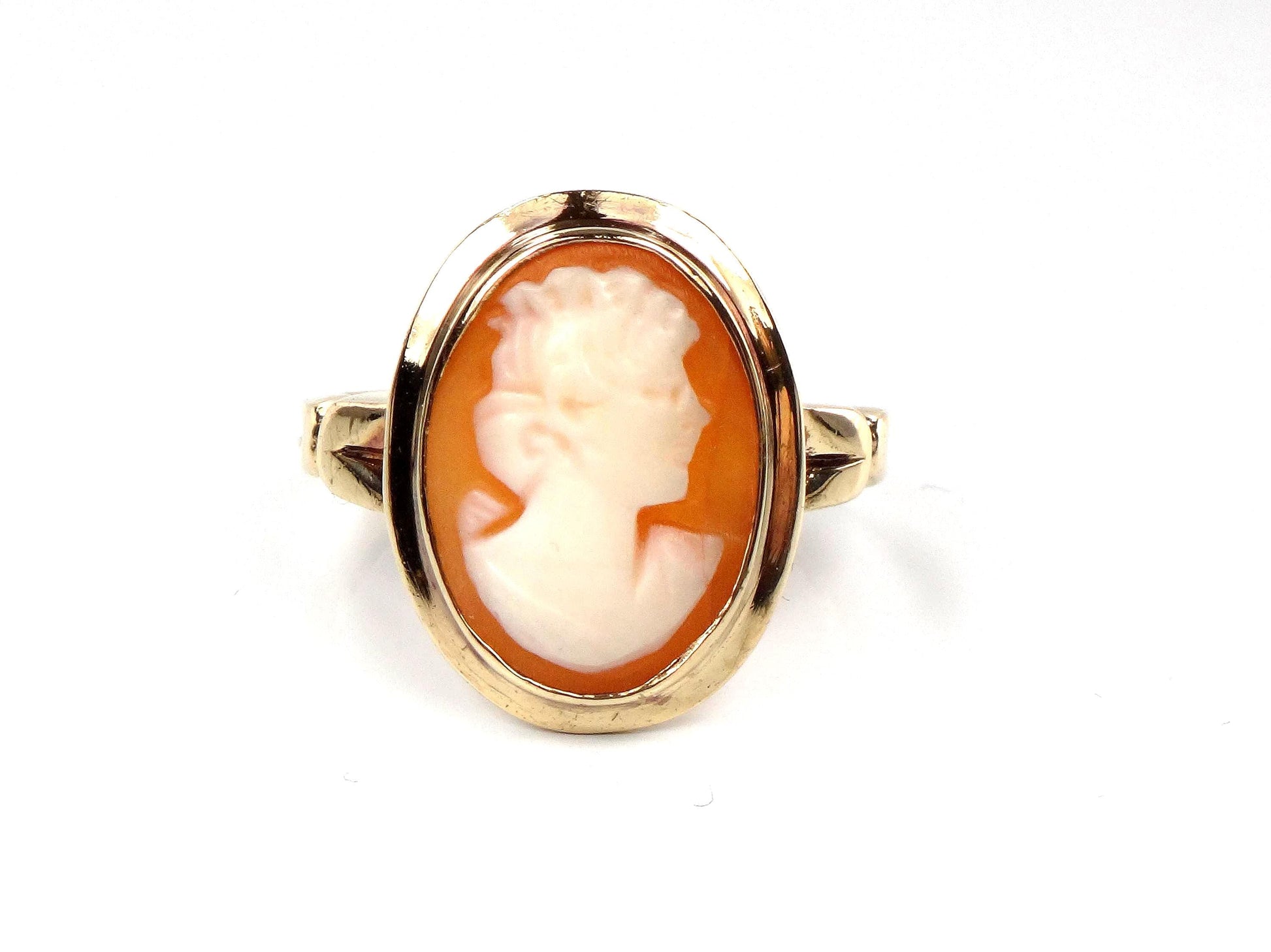 Vintage 10k Yellow Gold Cameo Ring: 1960's Oval Carved Shell, Size 6.25