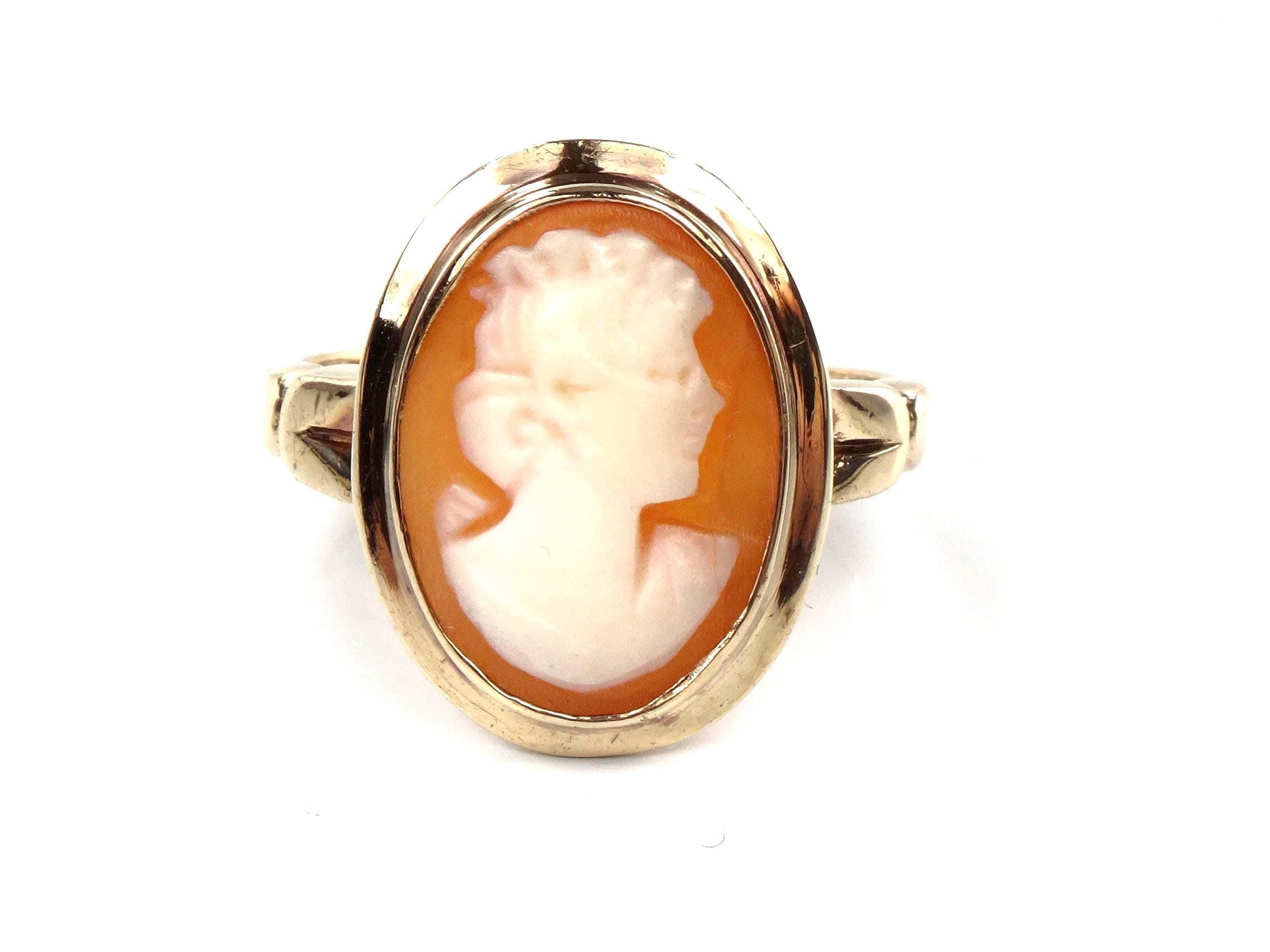 Vintage 10k Yellow Gold Cameo Ring: 1960's Oval Carved Shell, Size 6.25