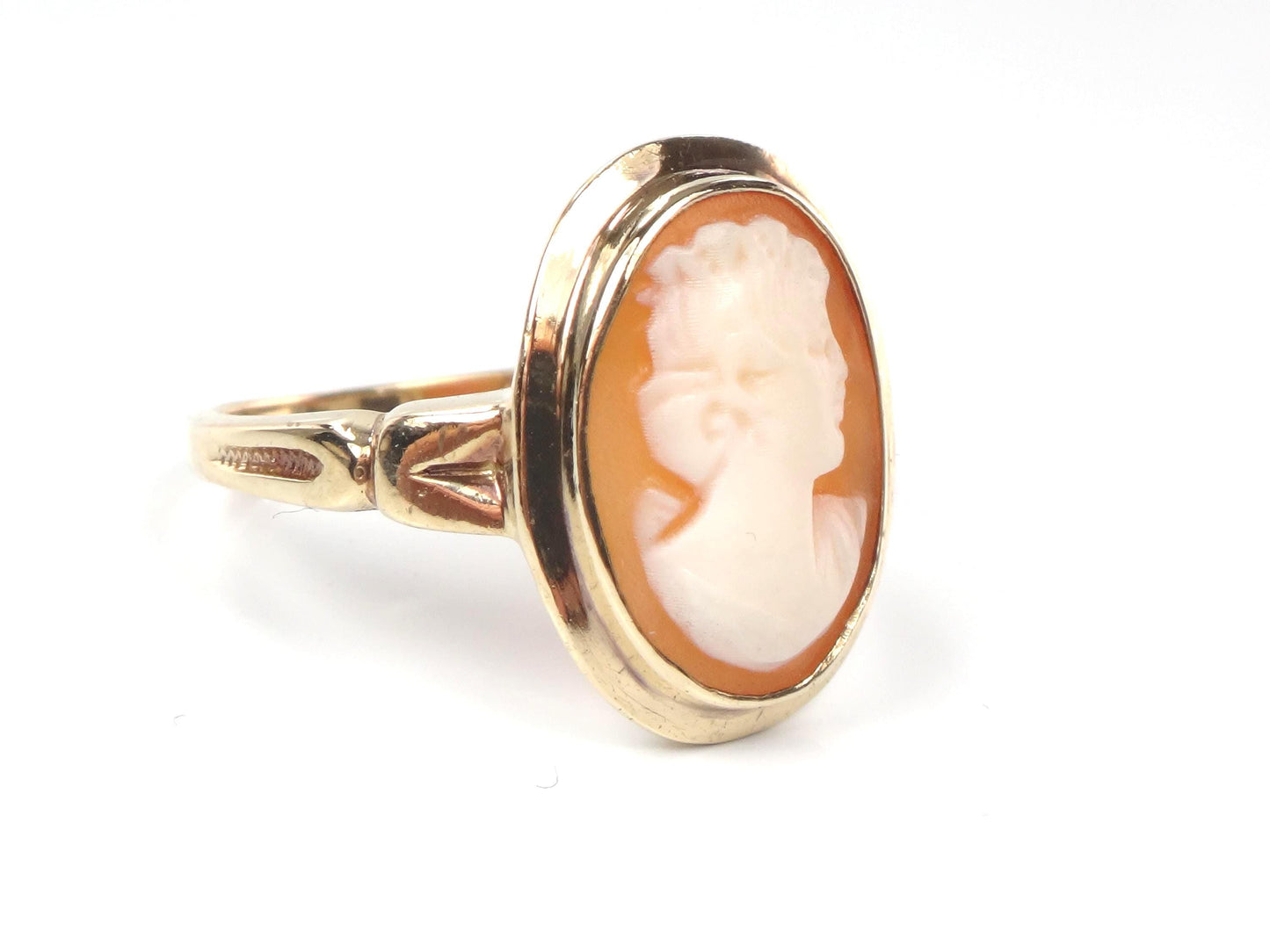 Vintage 10k Yellow Gold Cameo Ring: 1960's Oval Carved Shell, Size 6.25
