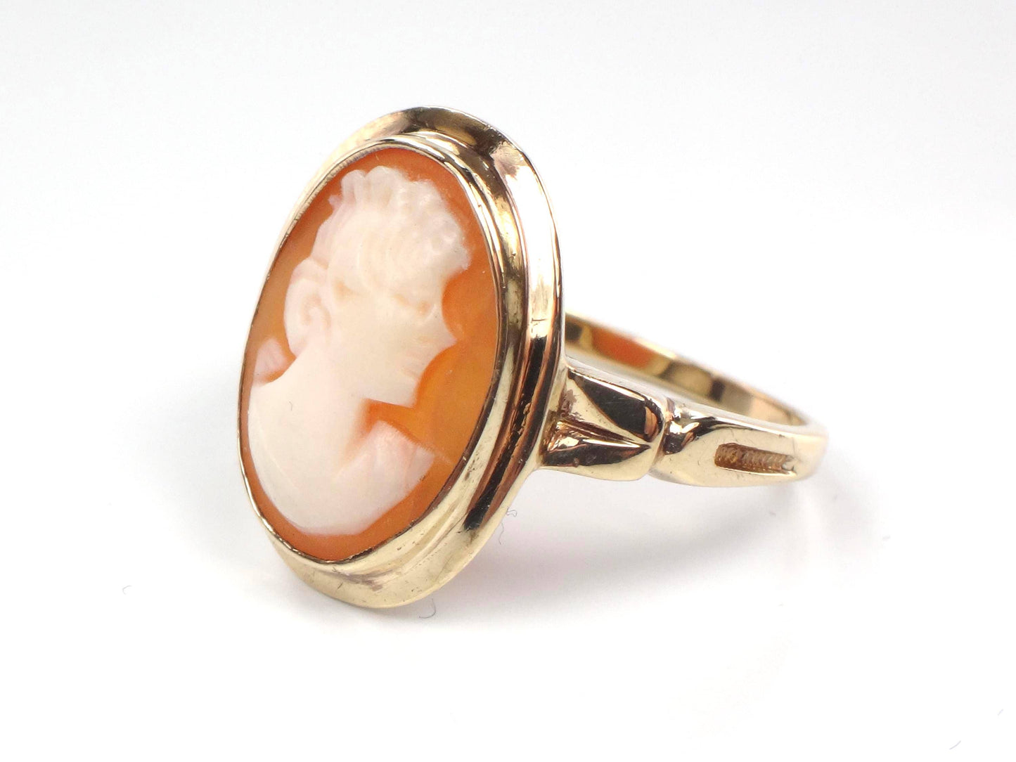 Vintage 10k Yellow Gold Cameo Ring: 1960's Oval Carved Shell, Size 6.25