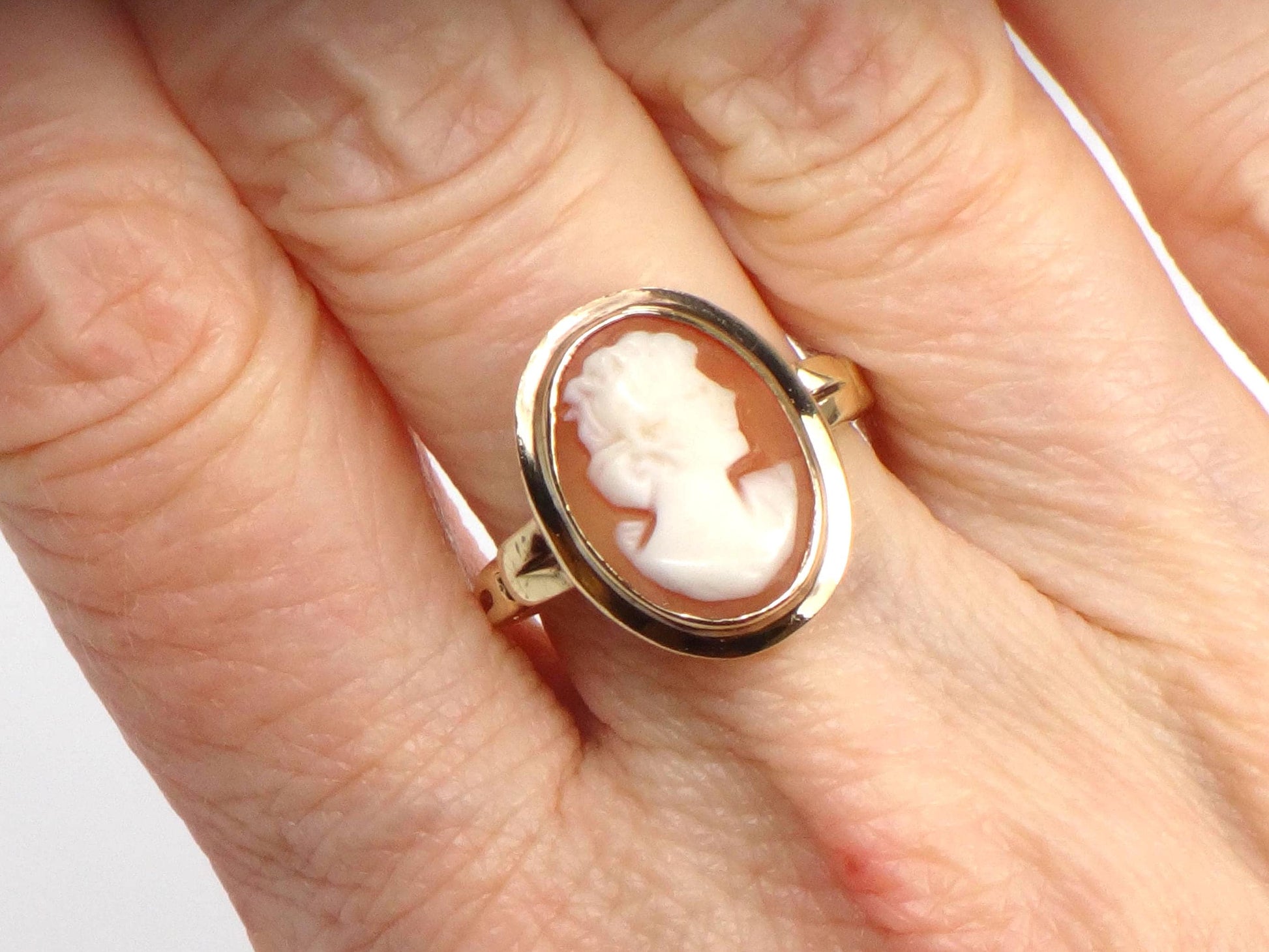 Vintage 10k Yellow Gold Cameo Ring: 1960's Oval Carved Shell, Size 6.25