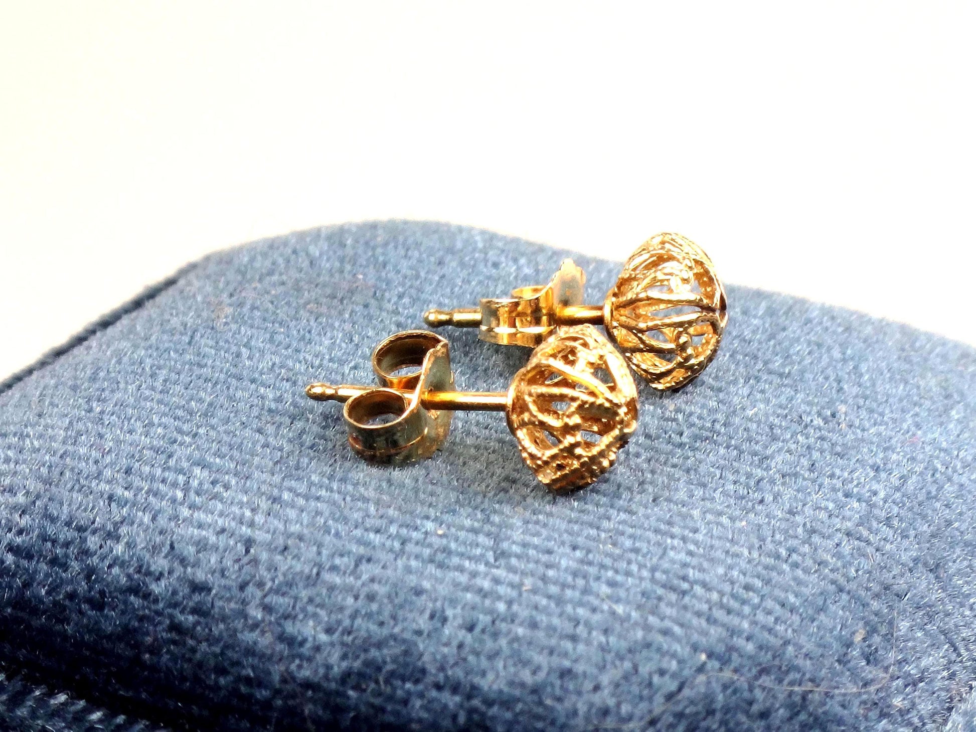 Vintage 14k Yellow Gold Ball Stud Earrings: Fancy Style, 7.6 MM