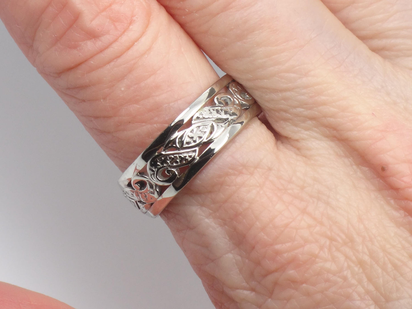 Vintage 14k White Gold Orange Blossom Wedding Band: 1940s, Floral Cutout Stacking Ring, Size 8.5