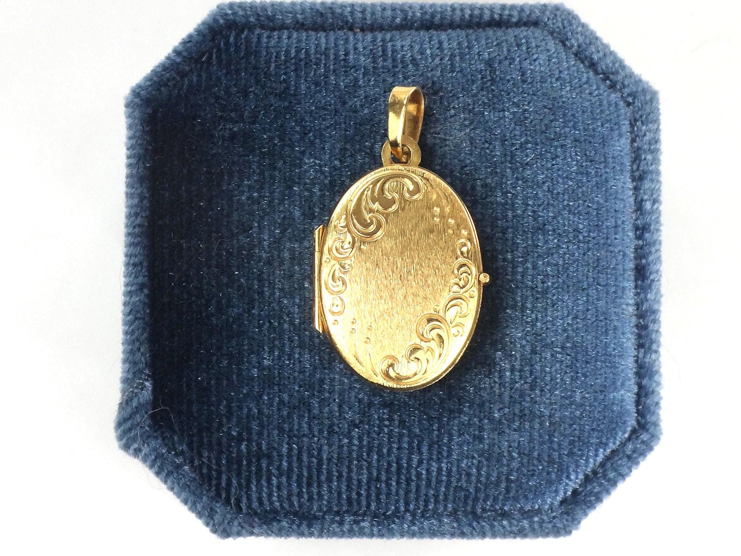 Vintage Art Nouveau Style Gold Locket, 19.2k Portuguese Oval Floral Pendant
