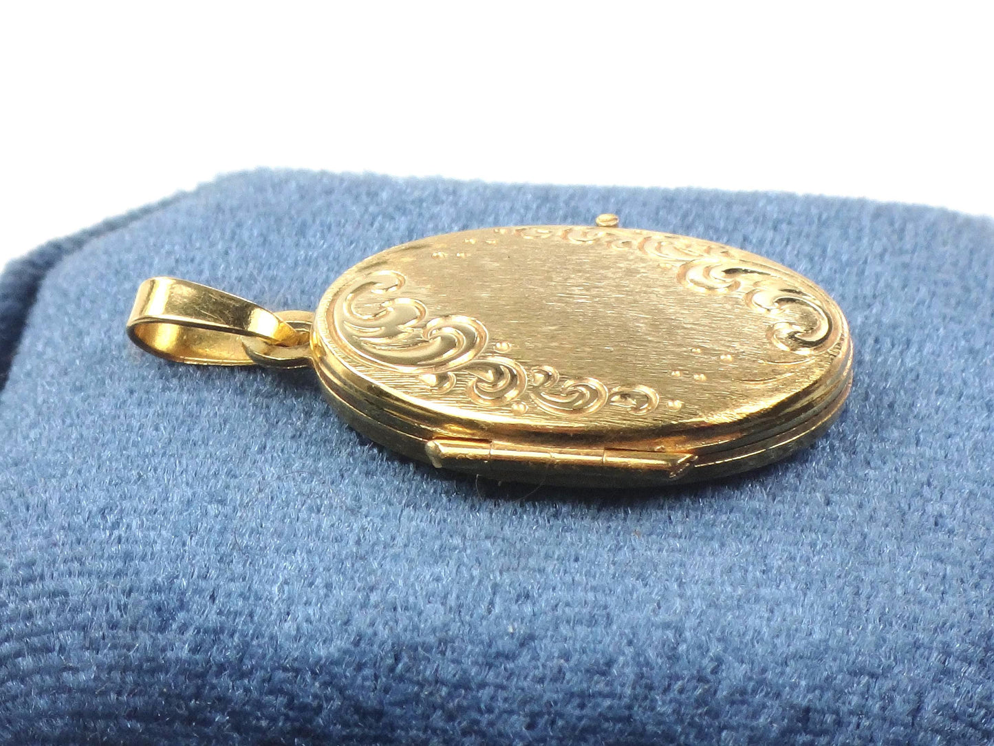 Vintage Art Nouveau Style Gold Locket, 19.2k Portuguese Oval Floral Pendant