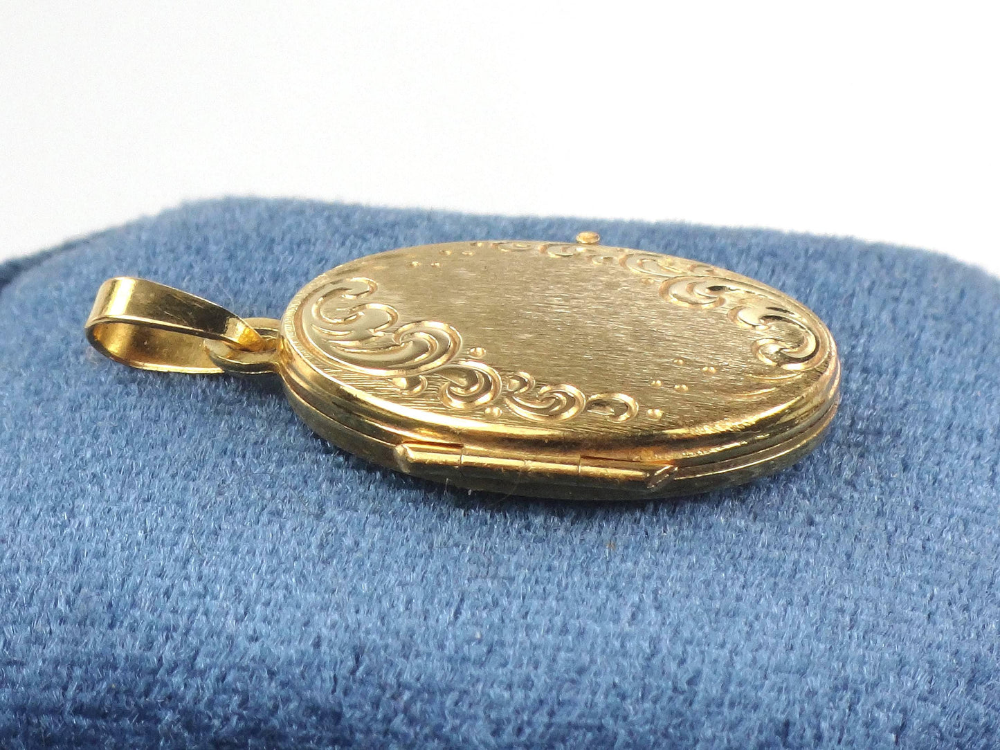 Vintage Art Nouveau Style Gold Locket, 19.2k Portuguese Oval Floral Pendant