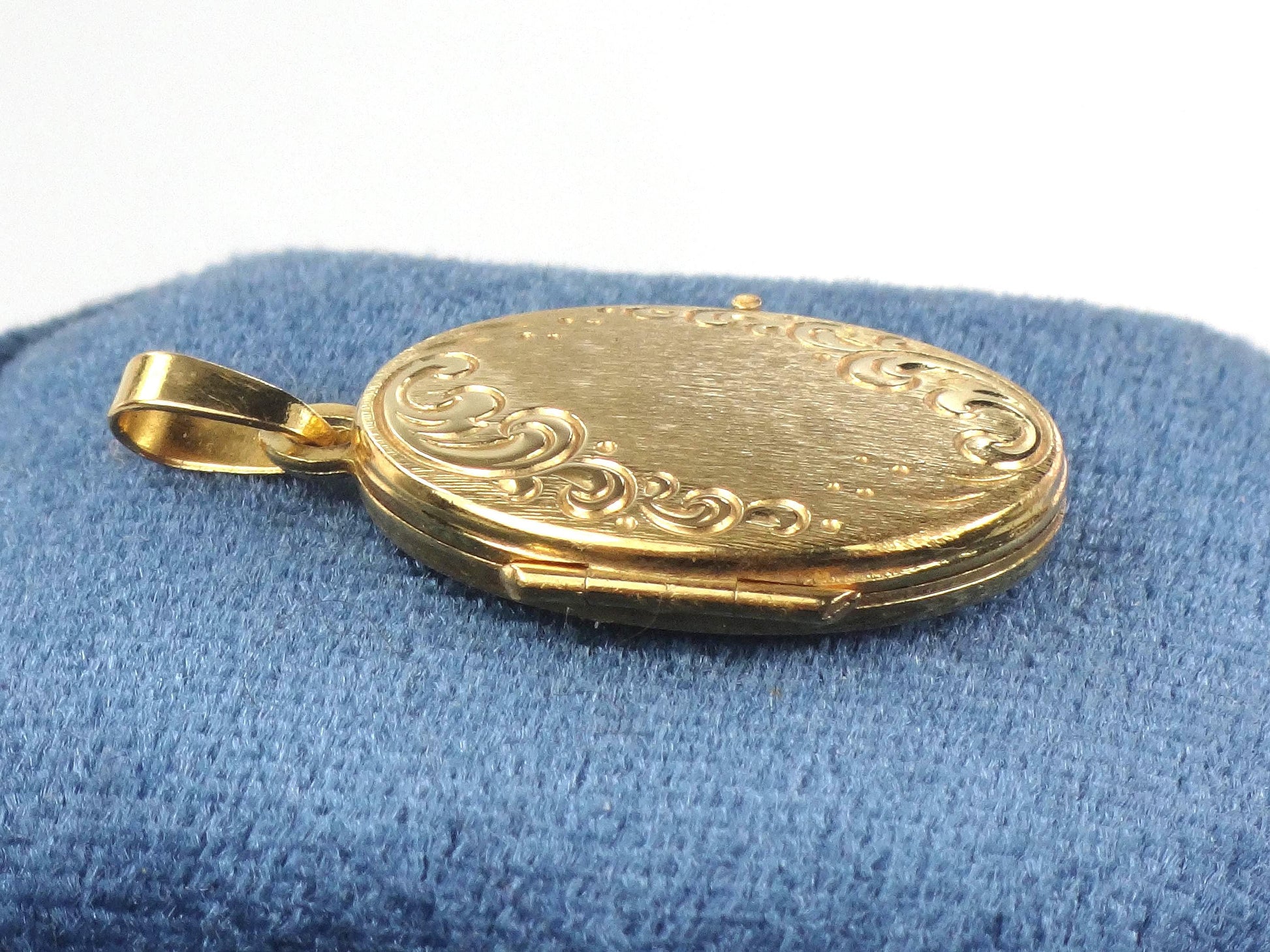 Vintage Art Nouveau Style Gold Locket, 19.2k Portuguese Oval Floral Pendant