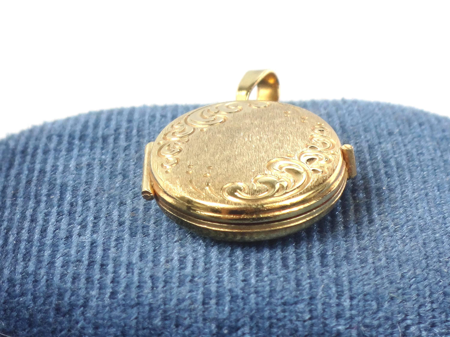 Vintage Art Nouveau Style Gold Locket, 19.2k Portuguese Oval Floral Pendant