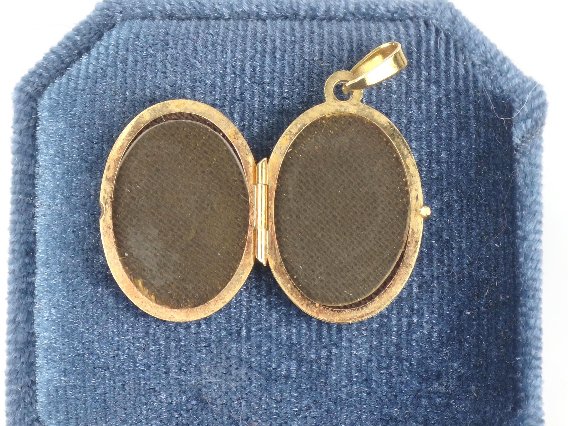 Vintage Art Nouveau Style Gold Locket, 19.2k Portuguese Oval Floral Pendant