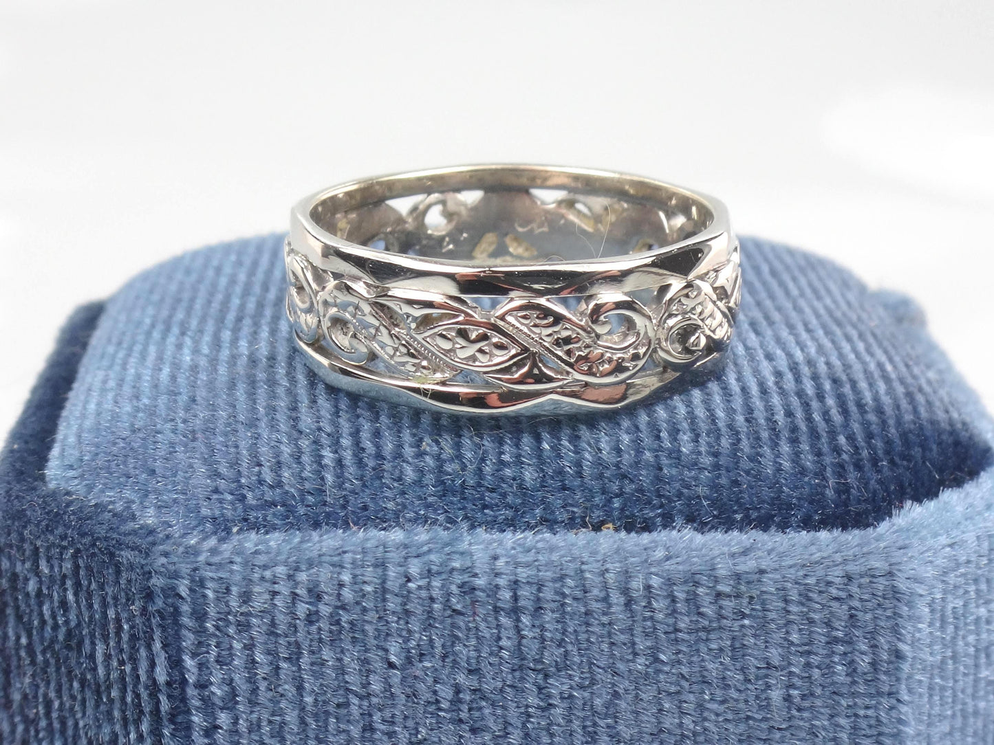 Vintage 14k White Gold Orange Blossom Wedding Band: 1940s, Floral Cutout Stacking Ring, Size 8.5
