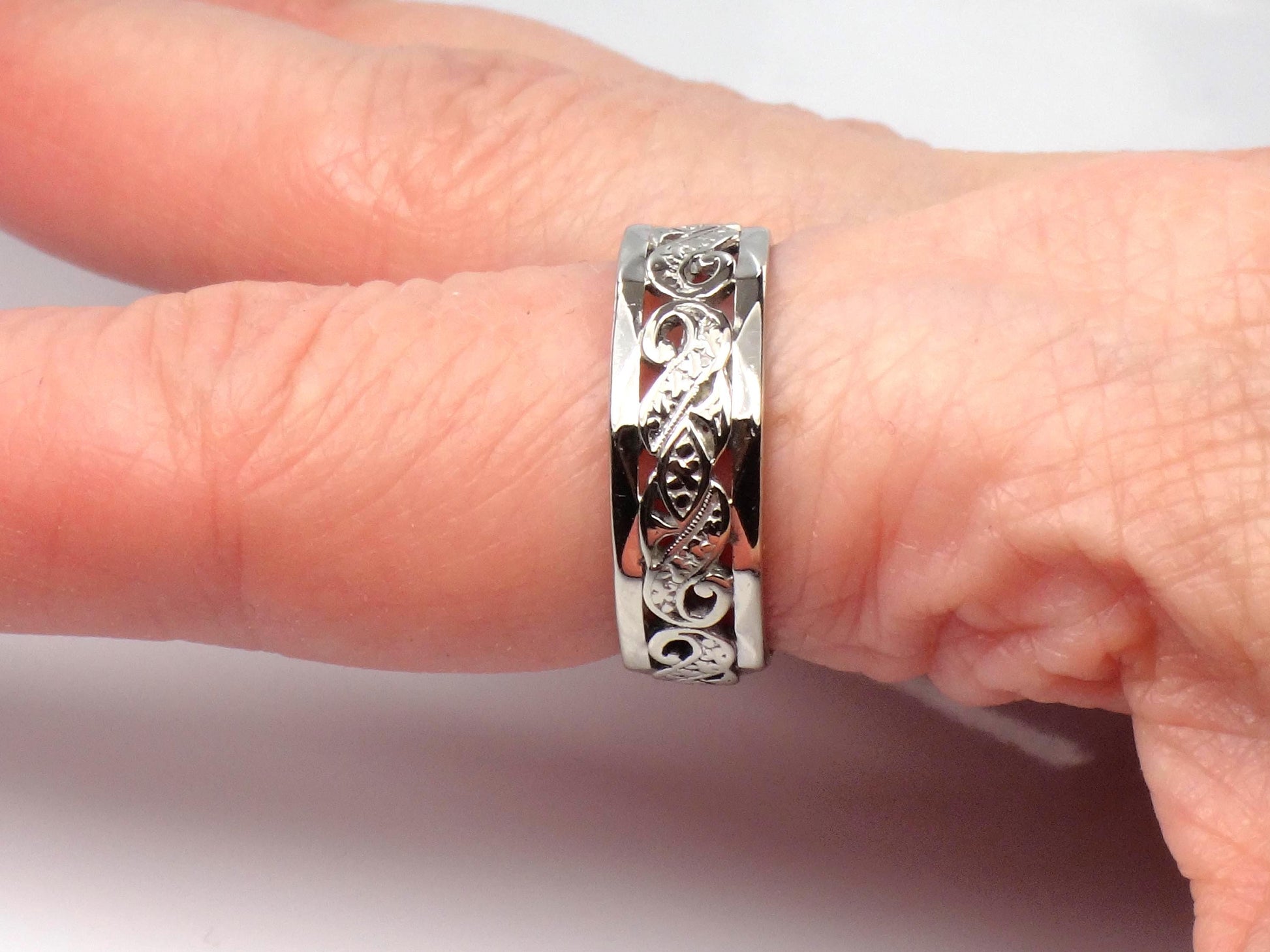 Vintage 14k White Gold Orange Blossom Wedding Band: 1940s, Floral Cutout Stacking Ring, Size 8.5