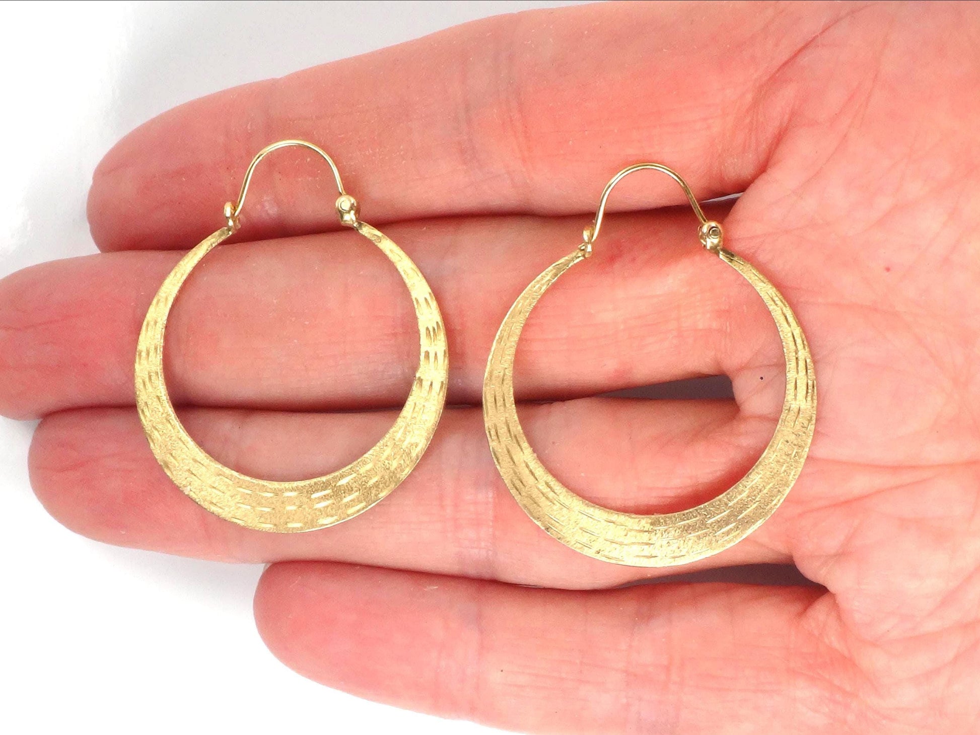 Vintage 14k Yellow Gold Round Hoop Earrings, 1 1/8" Diamond Cut Flat Solid Hoops