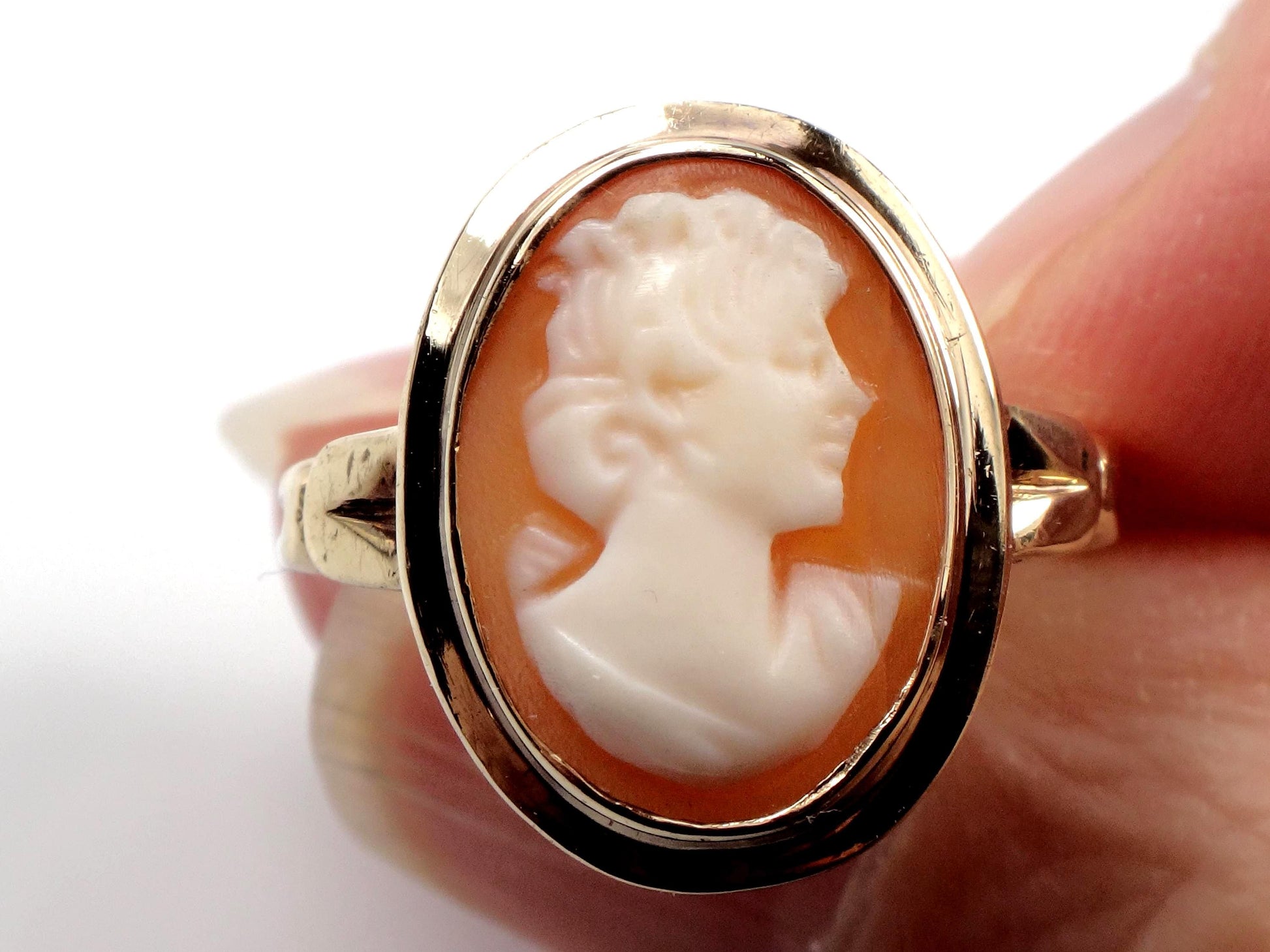 Vintage 10k Yellow Gold Cameo Ring: 1960's Oval Carved Shell, Size 6.25
